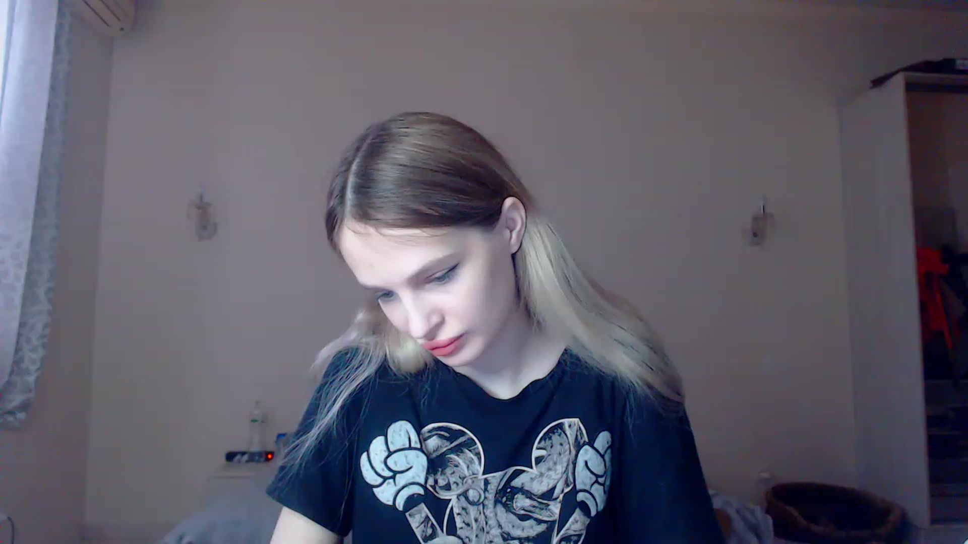 Gallery image thumbnail from Lola_vi's myfreecams stream on, 01/08/2023, 11:43 image 10 of 20