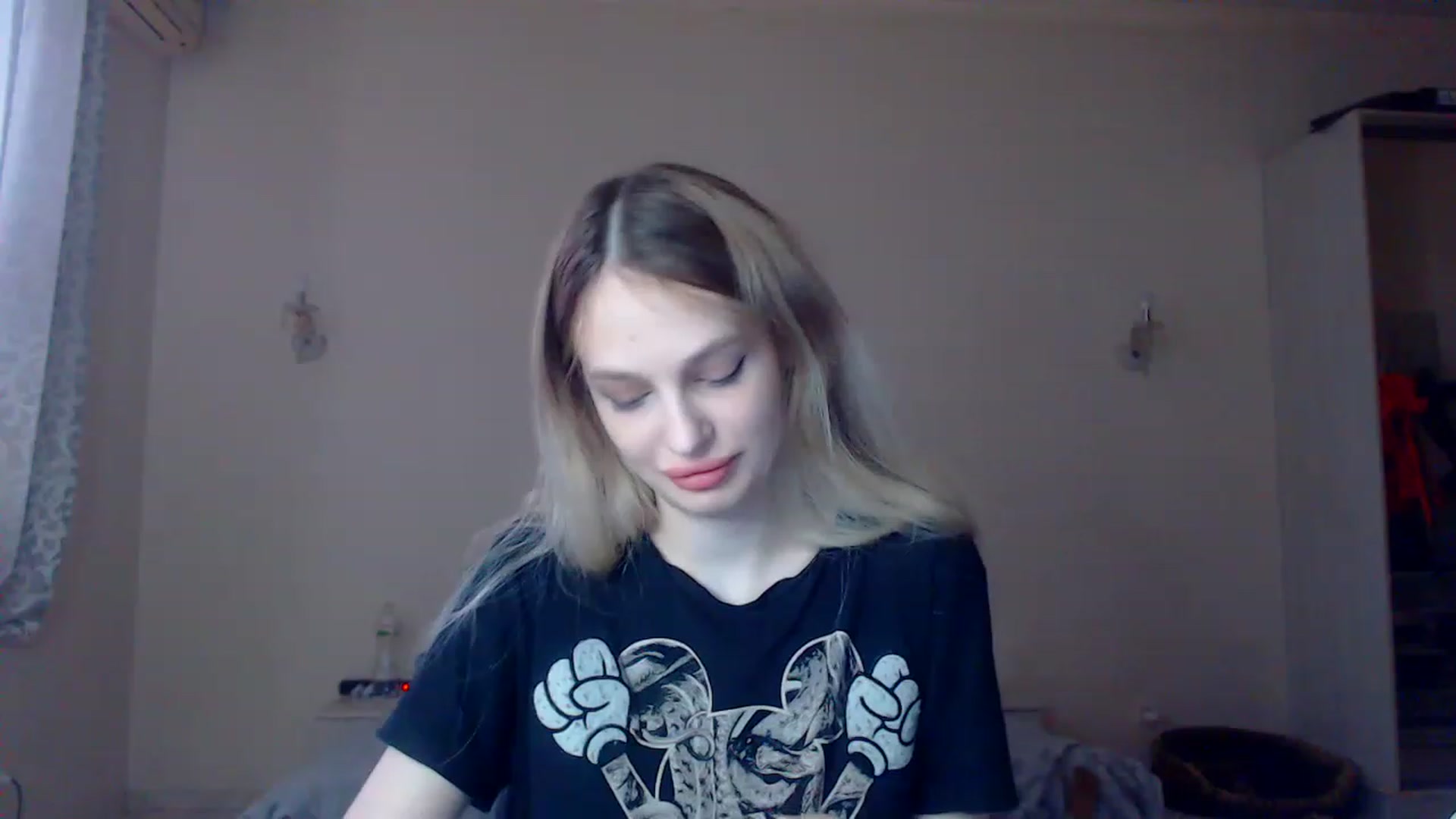 Gallery image thumbnail from Lola_vi's myfreecams stream on, 01/08/2023, 11:43 image 6 of 20