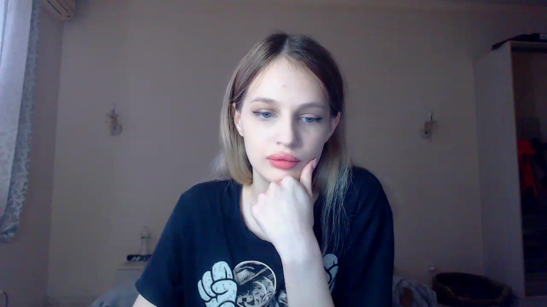 Gallery image thumbnail from Lola_vi's myfreecams stream on, 01/08/2023, 12:03 image 17 of 20