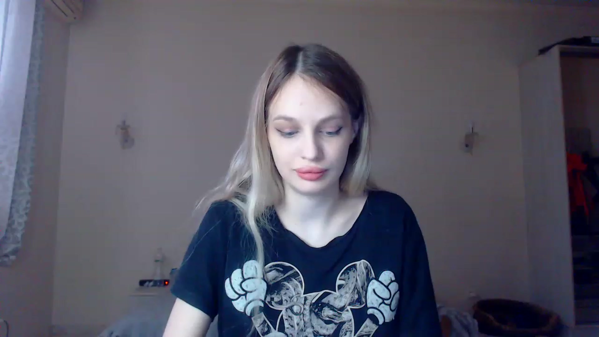 Gallery image thumbnail from Lola_vi's myfreecams stream on, 01/08/2023, 12:03 image 6 of 20