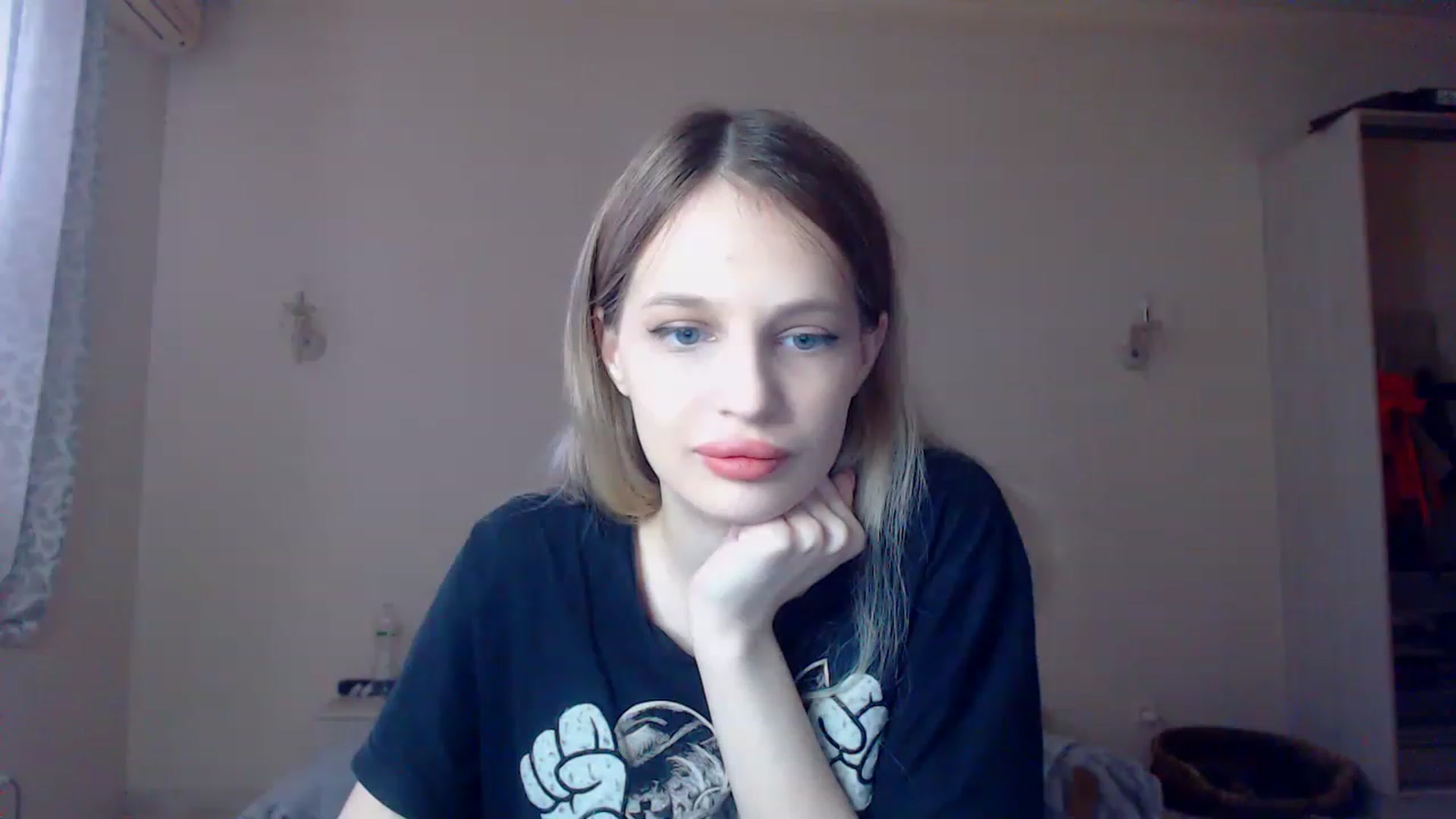Gallery image thumbnail from Lola_vi's myfreecams stream on, 01/08/2023, 12:03 image 19 of 20