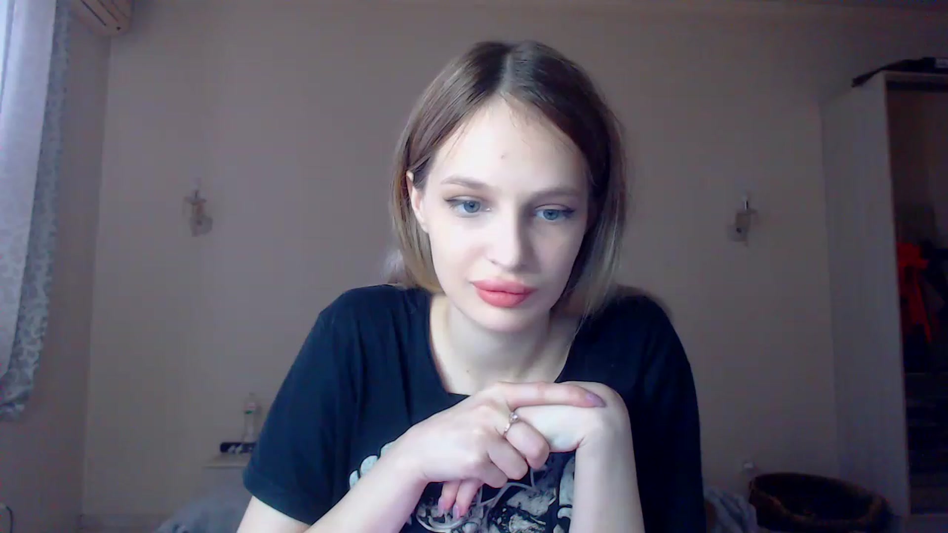Gallery image thumbnail from Lola_vi's myfreecams stream on, 01/08/2023, 12:03 image 12 of 20