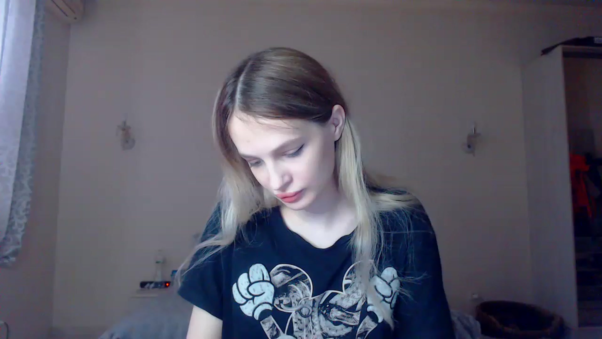 Gallery image thumbnail from Lola_vi's myfreecams stream on, 01/08/2023, 12:03 image 2 of 20