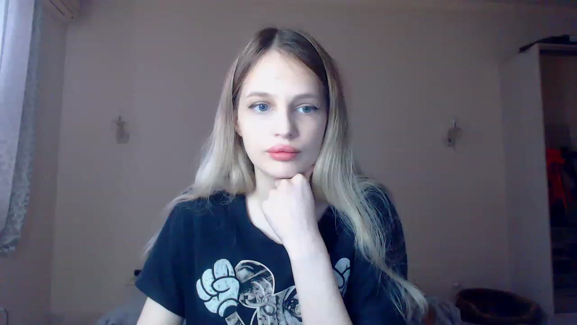 Gallery image thumbnail from Lola_vi's myfreecams stream on, 01/08/2023, 12:03 image 1 of 20