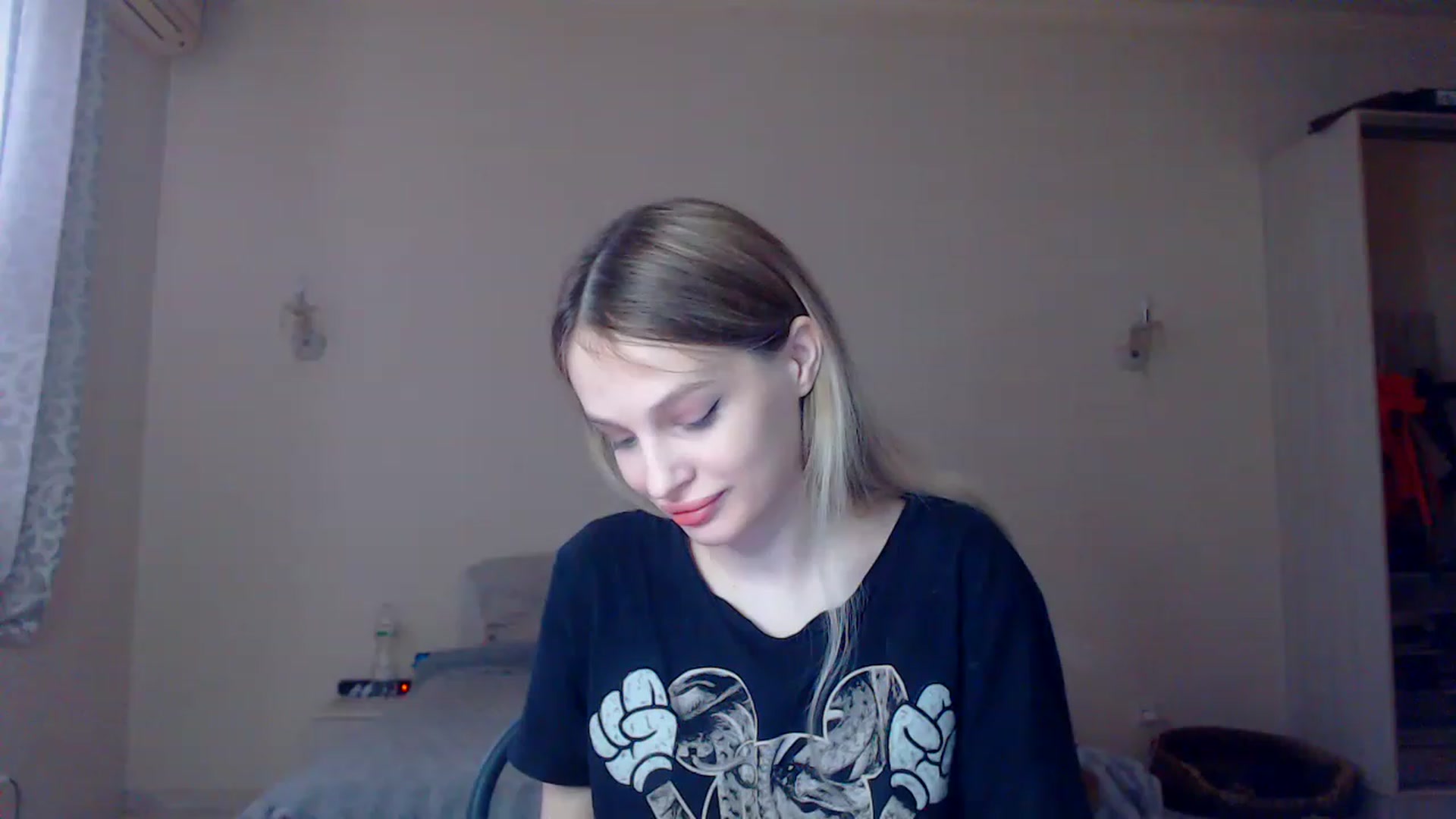 Gallery image thumbnail from Lola_vi's myfreecams stream on, 01/08/2023, 12:03 image 16 of 20