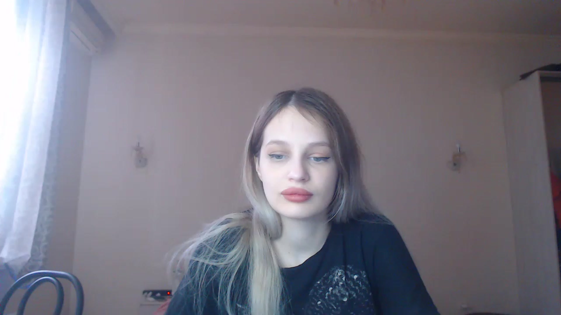 Gallery image thumbnail from Lola_vi's myfreecams stream on, 02/06/2023, 11:54 image 15 of 20