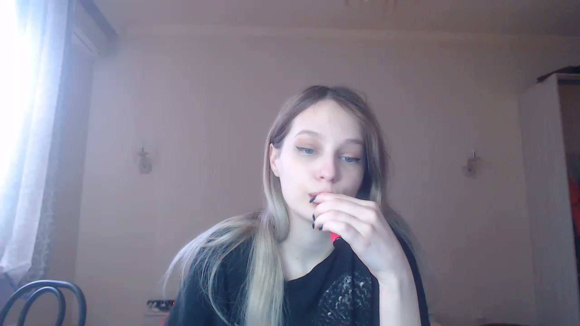 Gallery image thumbnail from Lola_vi's myfreecams stream on, 02/06/2023, 11:54 image 10 of 20