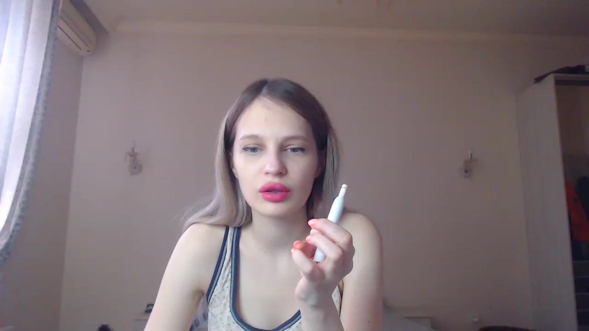 Gallery image thumbnail from Lola_vi's myfreecams stream on, 02/14/2023, 10:49 image 10 of 20
