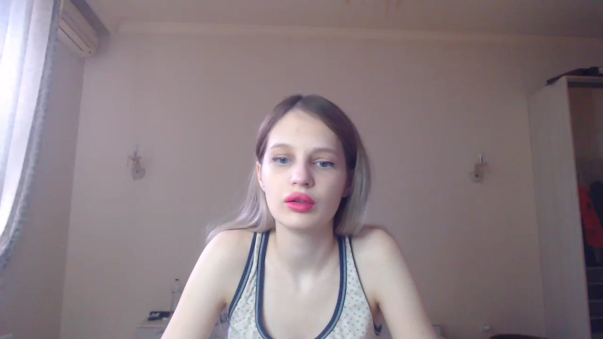 Gallery image thumbnail from Lola_vi's myfreecams stream on, 02/14/2023, 10:49 image 17 of 20