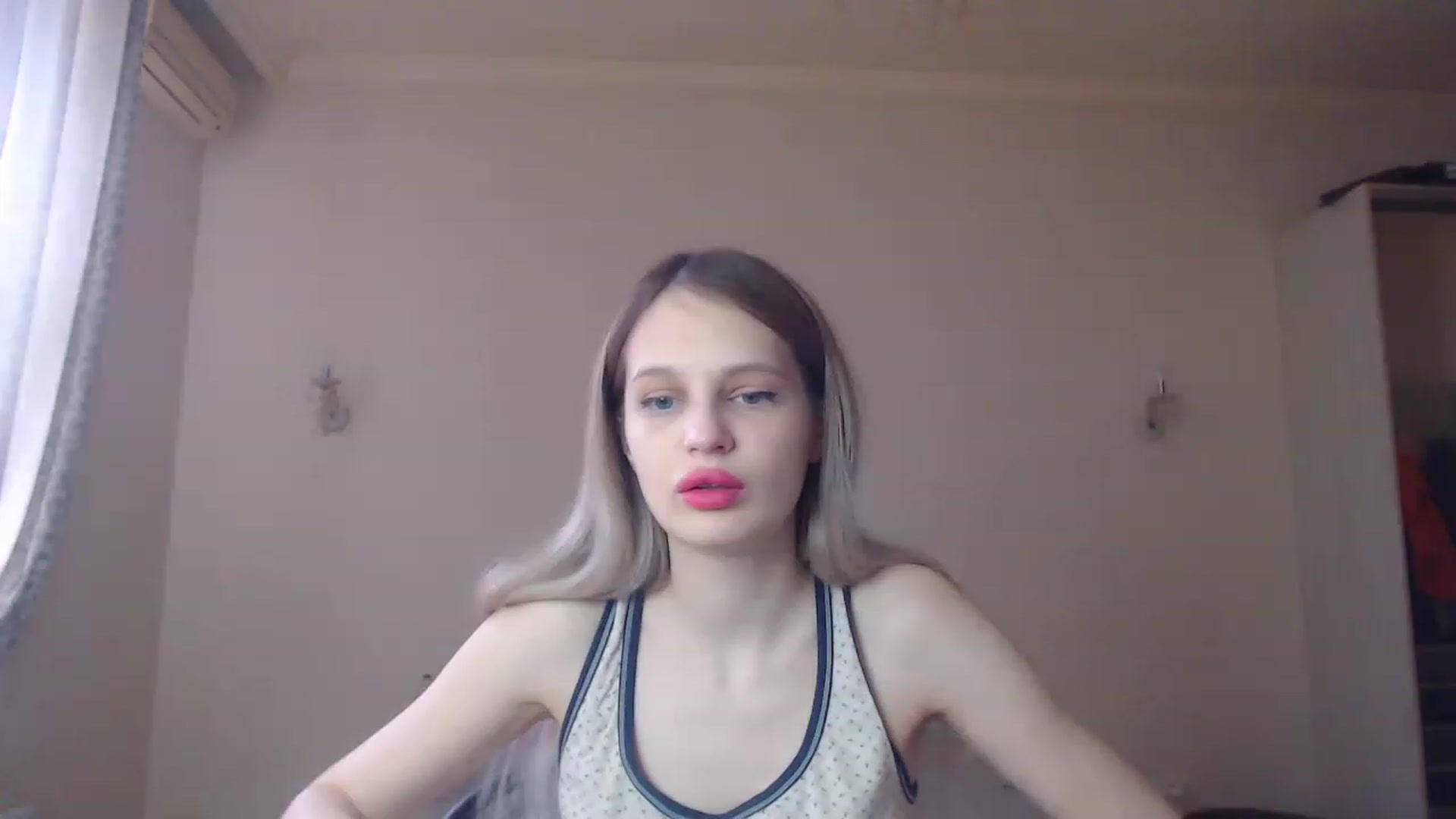 Gallery image thumbnail from Lola_vi's myfreecams stream on, 02/14/2023, 10:49 image 11 of 20