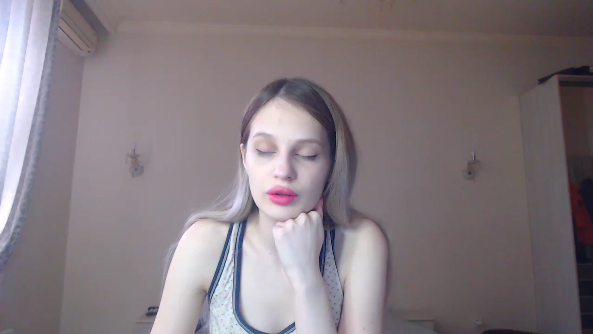 Gallery image thumbnail from Lola_vi's myfreecams stream on, 02/14/2023, 10:49 image 2 of 20