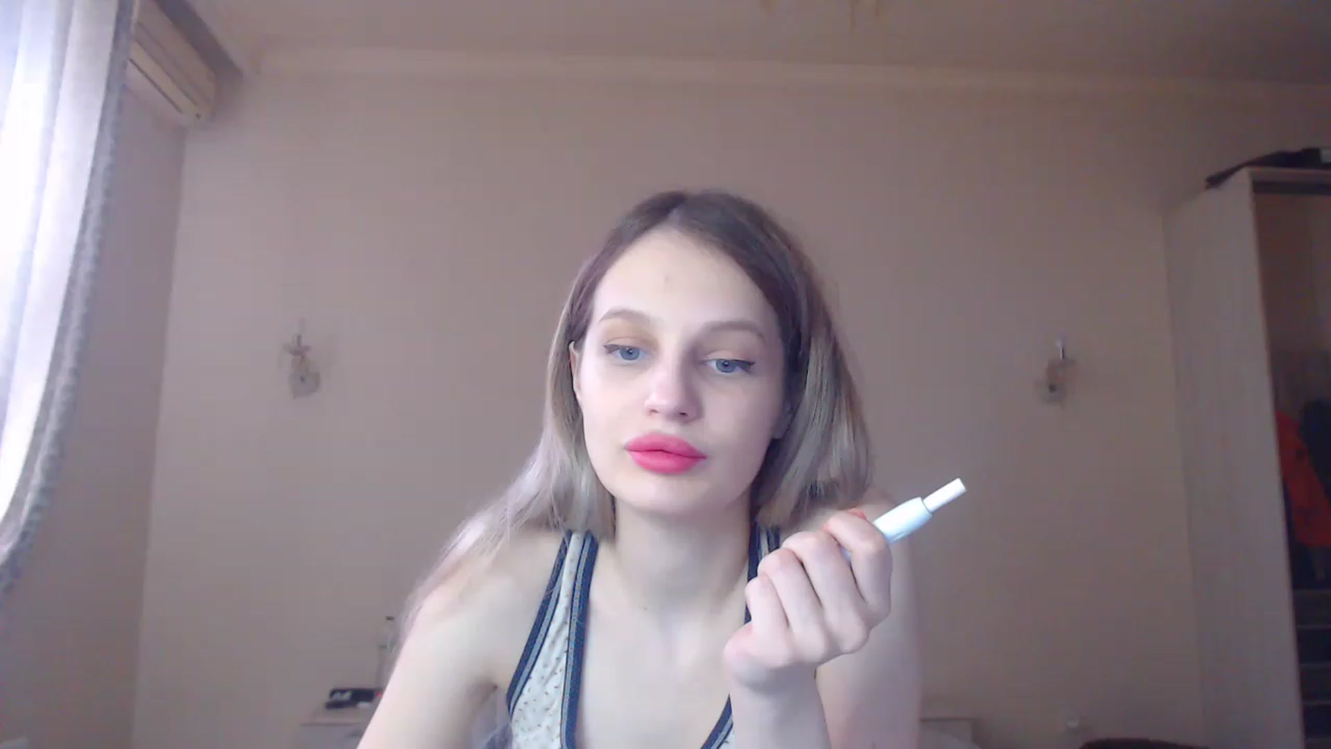 Gallery image thumbnail from Lola_vi's myfreecams stream on, 02/14/2023, 12:00 image 4 of 20