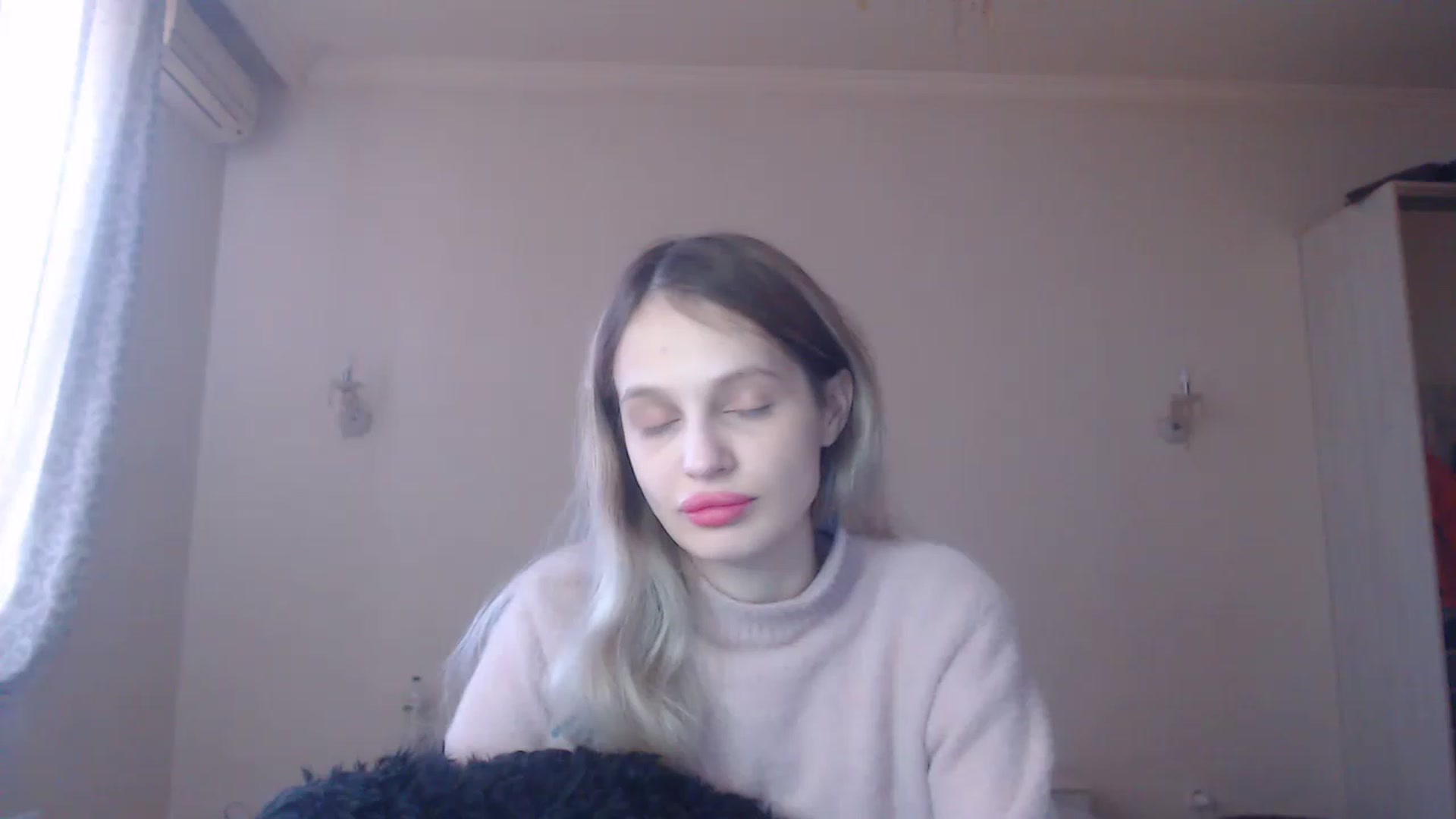 Gallery image thumbnail from Lola_vi's myfreecams stream on, 02/18/2023, 10:59 image 13 of 20