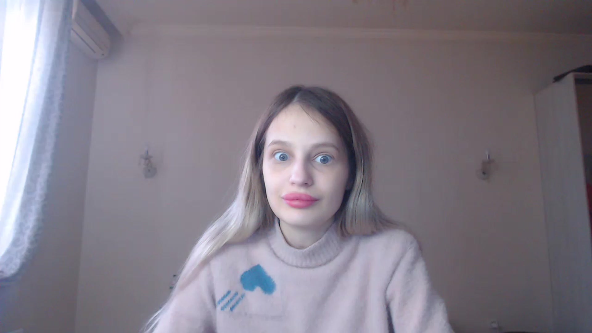 Gallery image thumbnail from Lola_vi's myfreecams stream on, 02/18/2023, 12:06 image 12 of 20