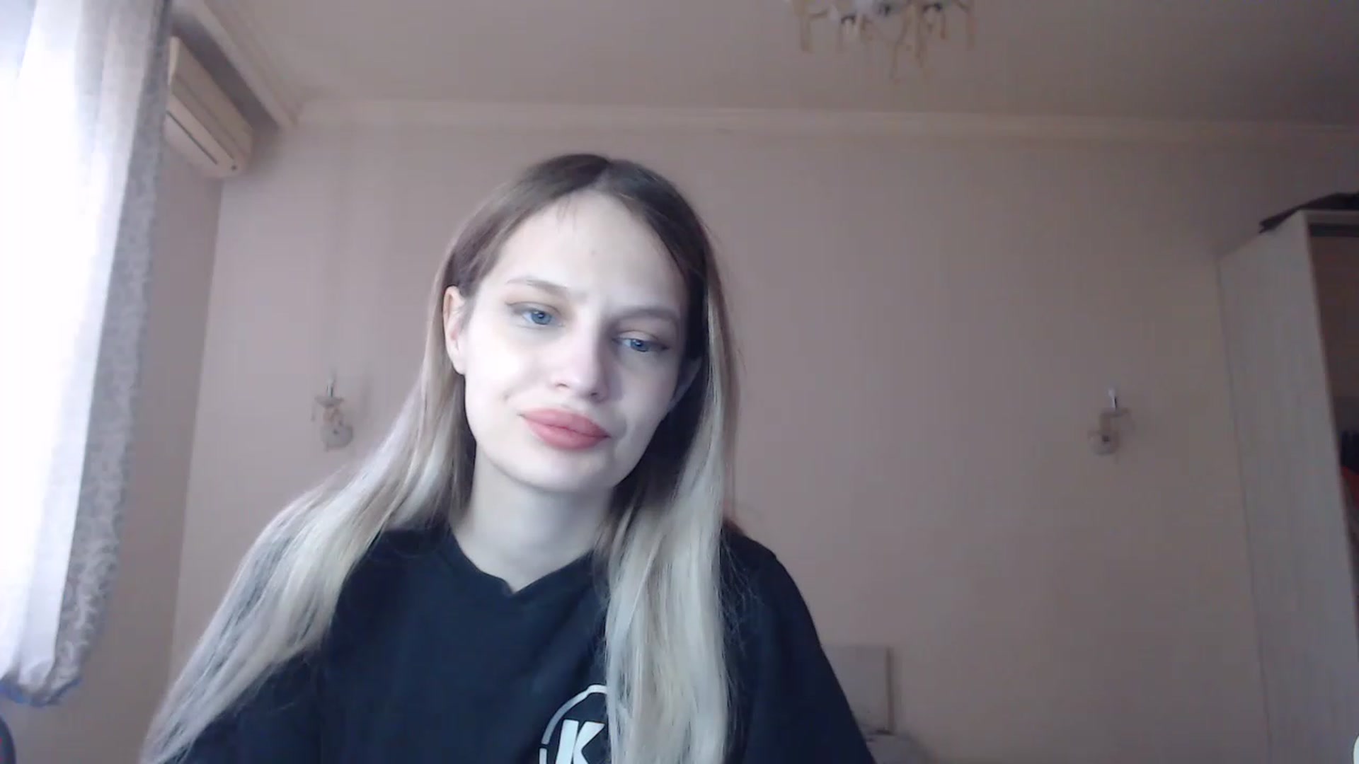 Gallery image thumbnail from Lola_vi's myfreecams stream on, 02/26/2023, 12:04 image 11 of 20