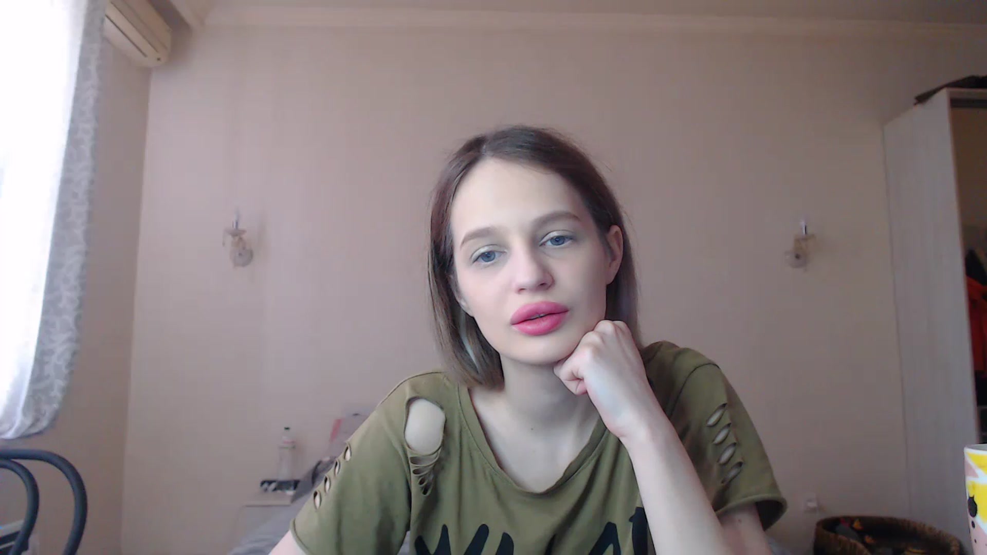 Gallery image thumbnail from Lola_vi's myfreecams stream on, 03/07/2023, 11:52 image 12 of 20