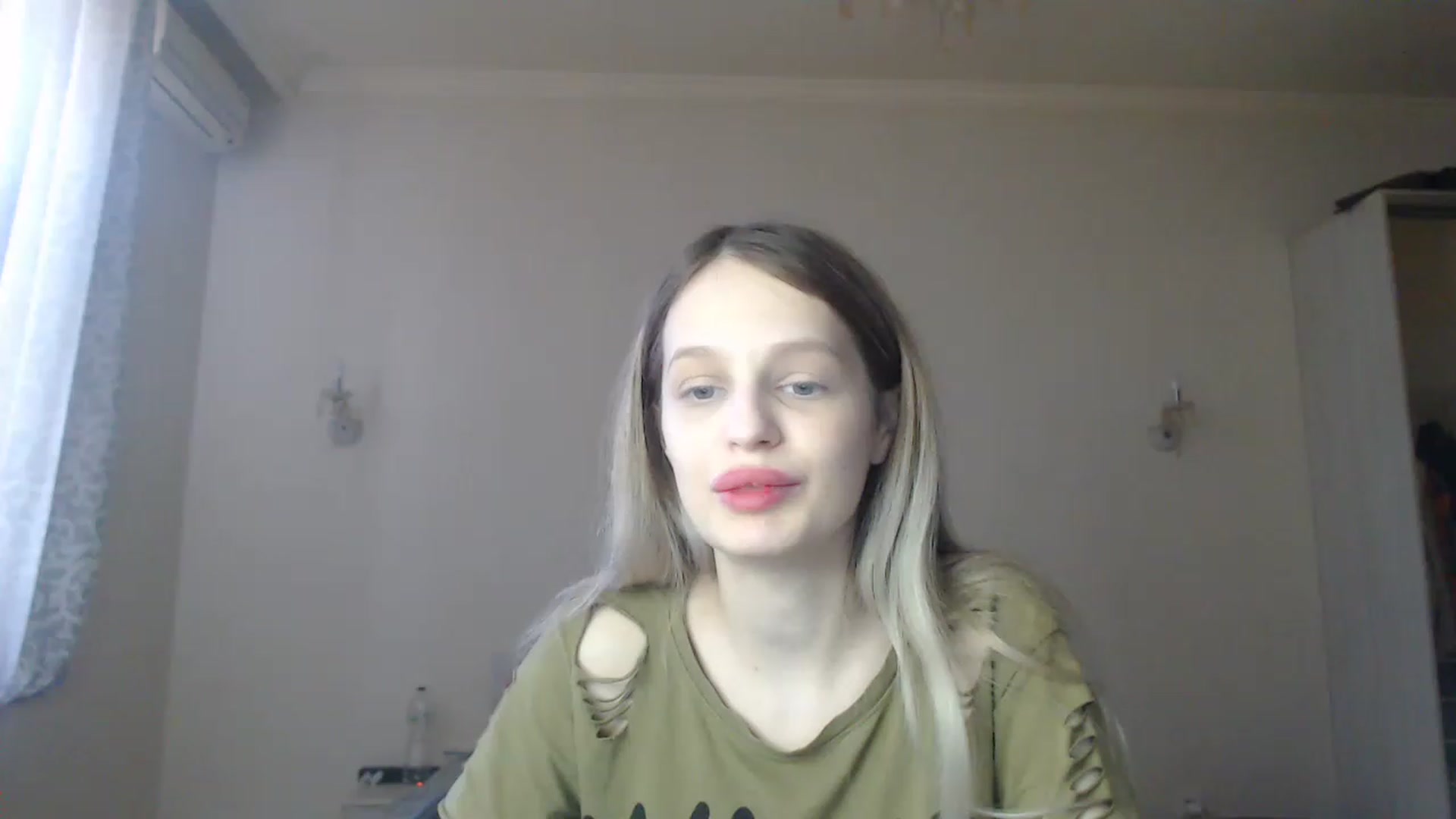 Gallery image thumbnail from Lola_vi's myfreecams stream on, 03/10/2023, 12:47 image 15 of 20