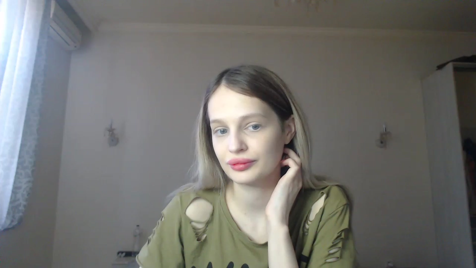 Gallery image thumbnail from Lola_vi's myfreecams stream on, 03/10/2023, 12:47 image 14 of 20