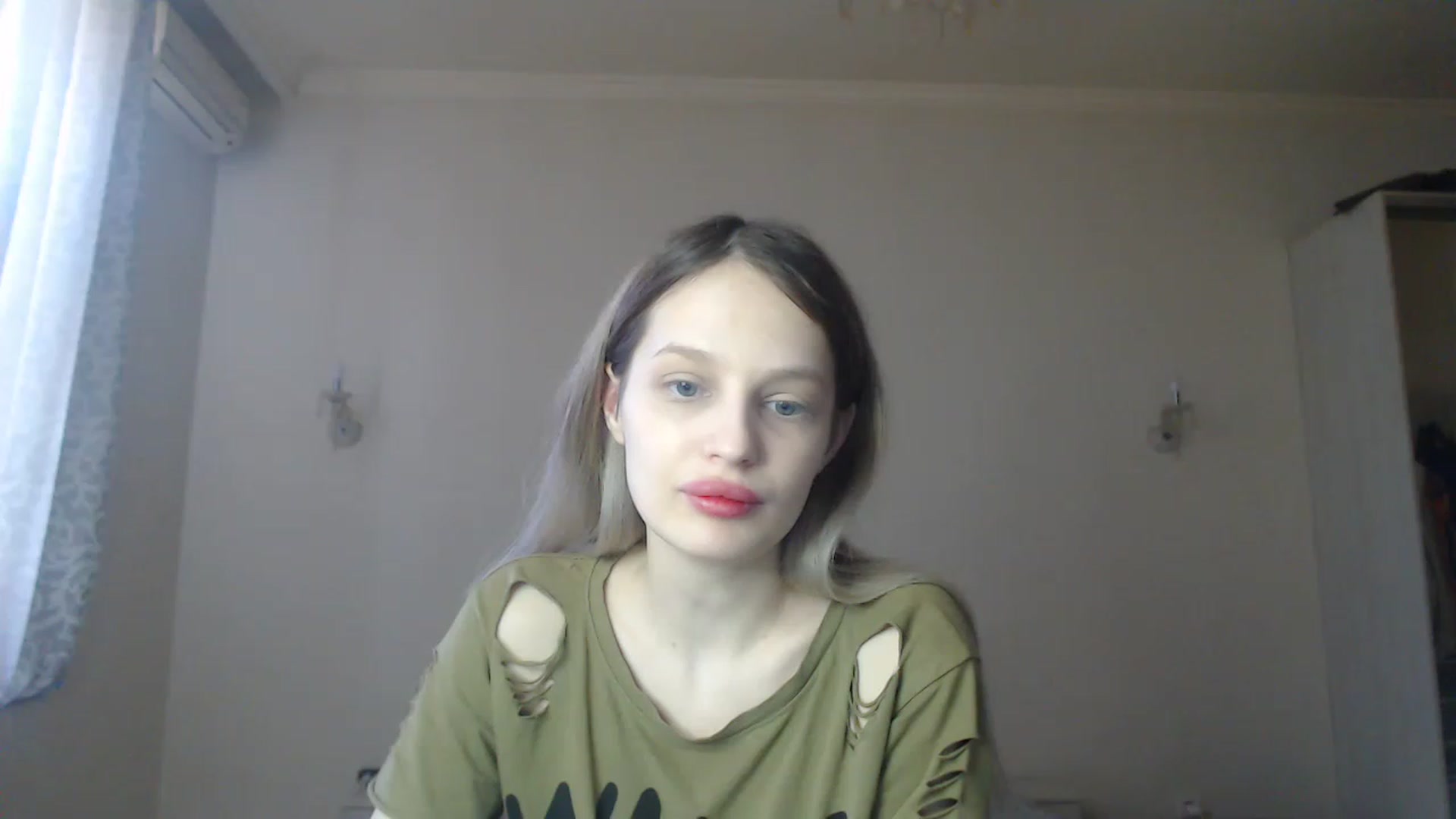 Gallery image thumbnail from Lola_vi's myfreecams stream on, 03/10/2023, 12:47 image 12 of 20