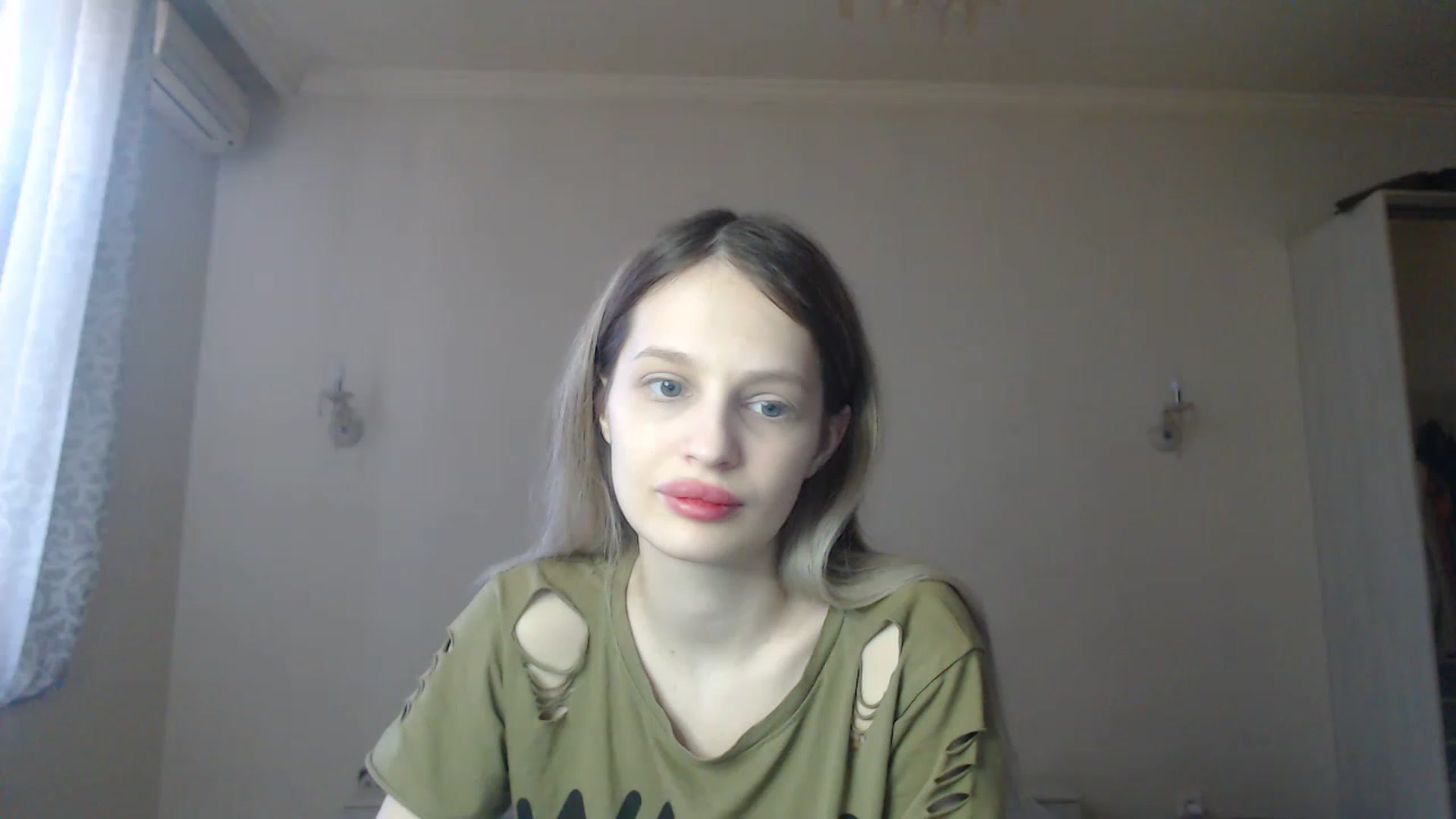 Gallery image thumbnail from Lola_vi's myfreecams stream on, 03/10/2023, 12:47 image 13 of 20