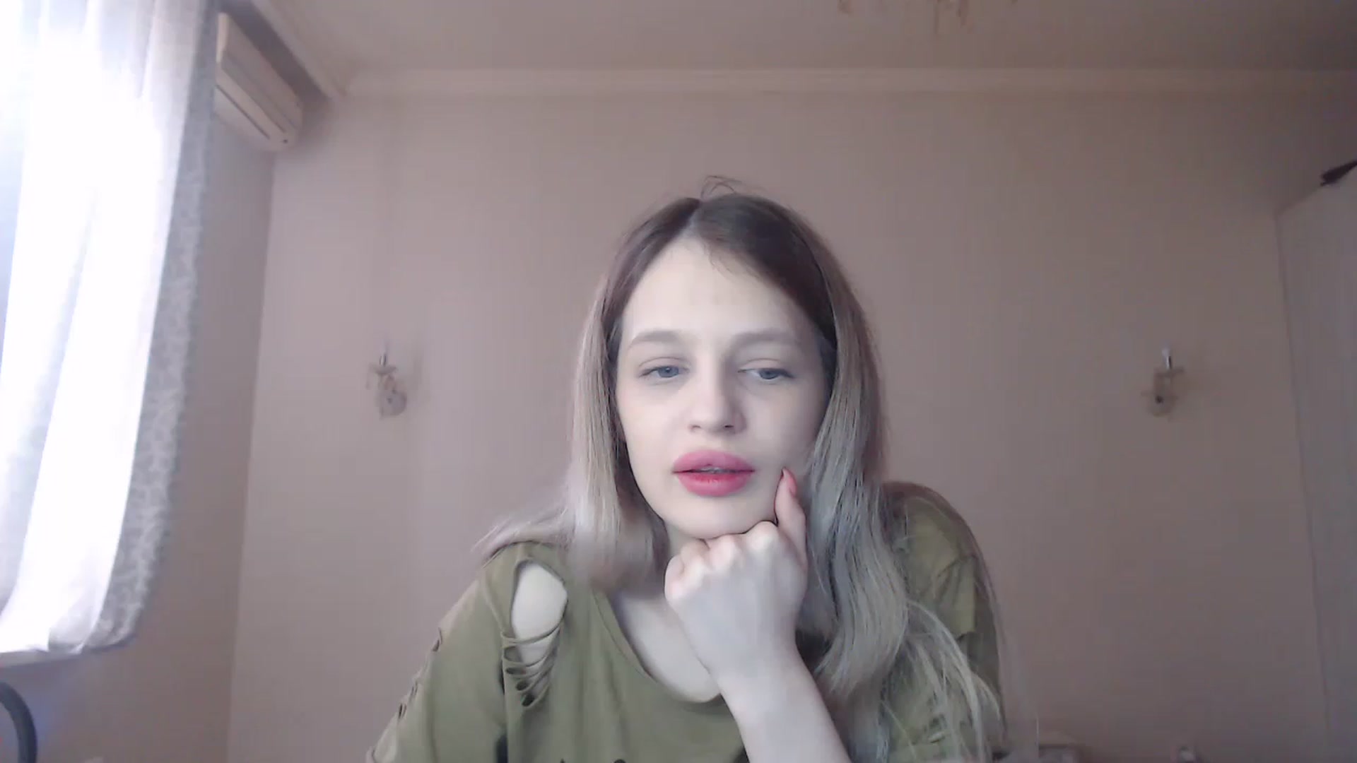 Gallery image thumbnail from Lola_vi's myfreecams stream on, 03/11/2023, 11:18 image 15 of 20