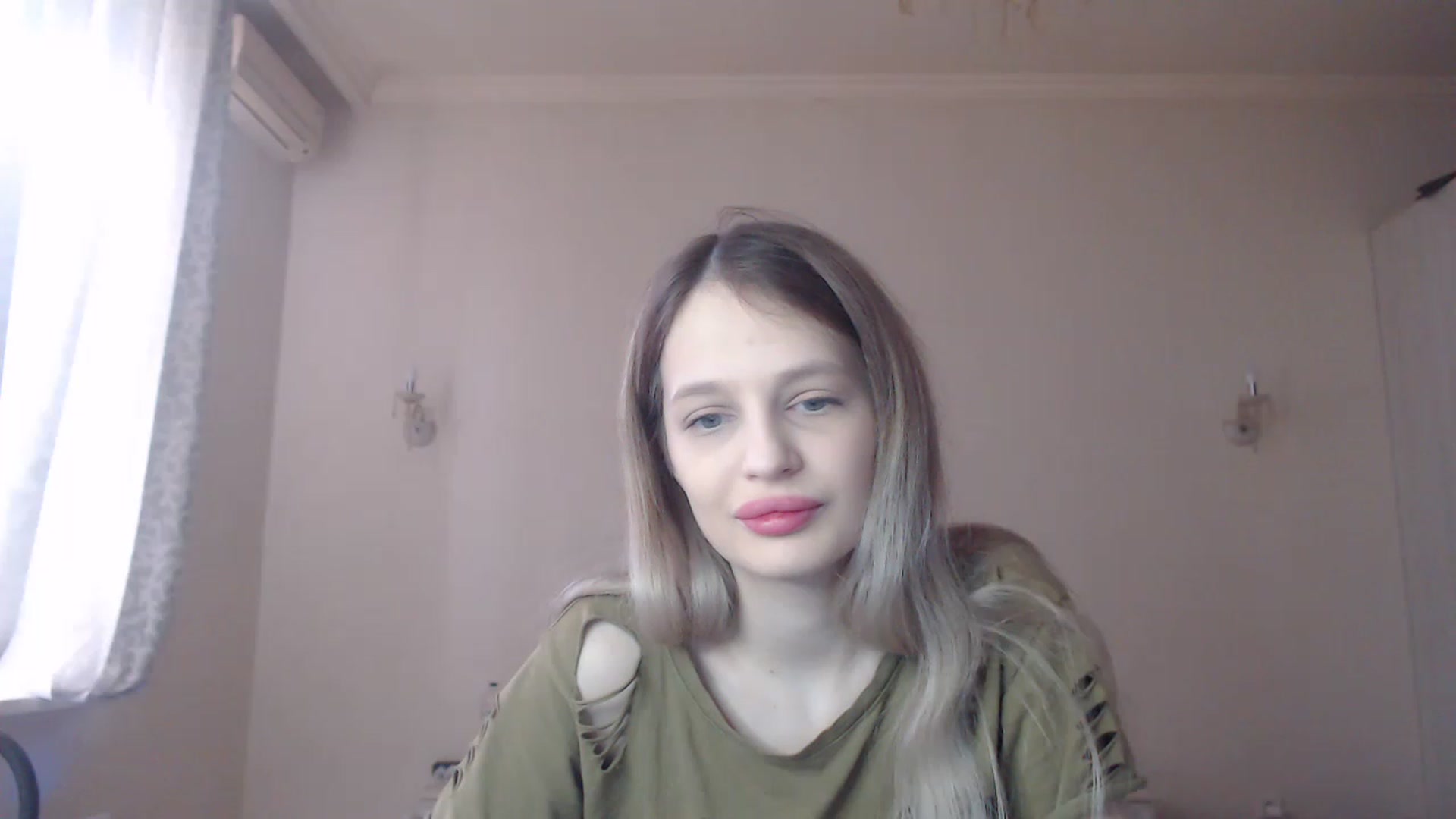 Gallery image thumbnail from Lola_vi's myfreecams stream on, 03/11/2023, 11:18 image 8 of 20