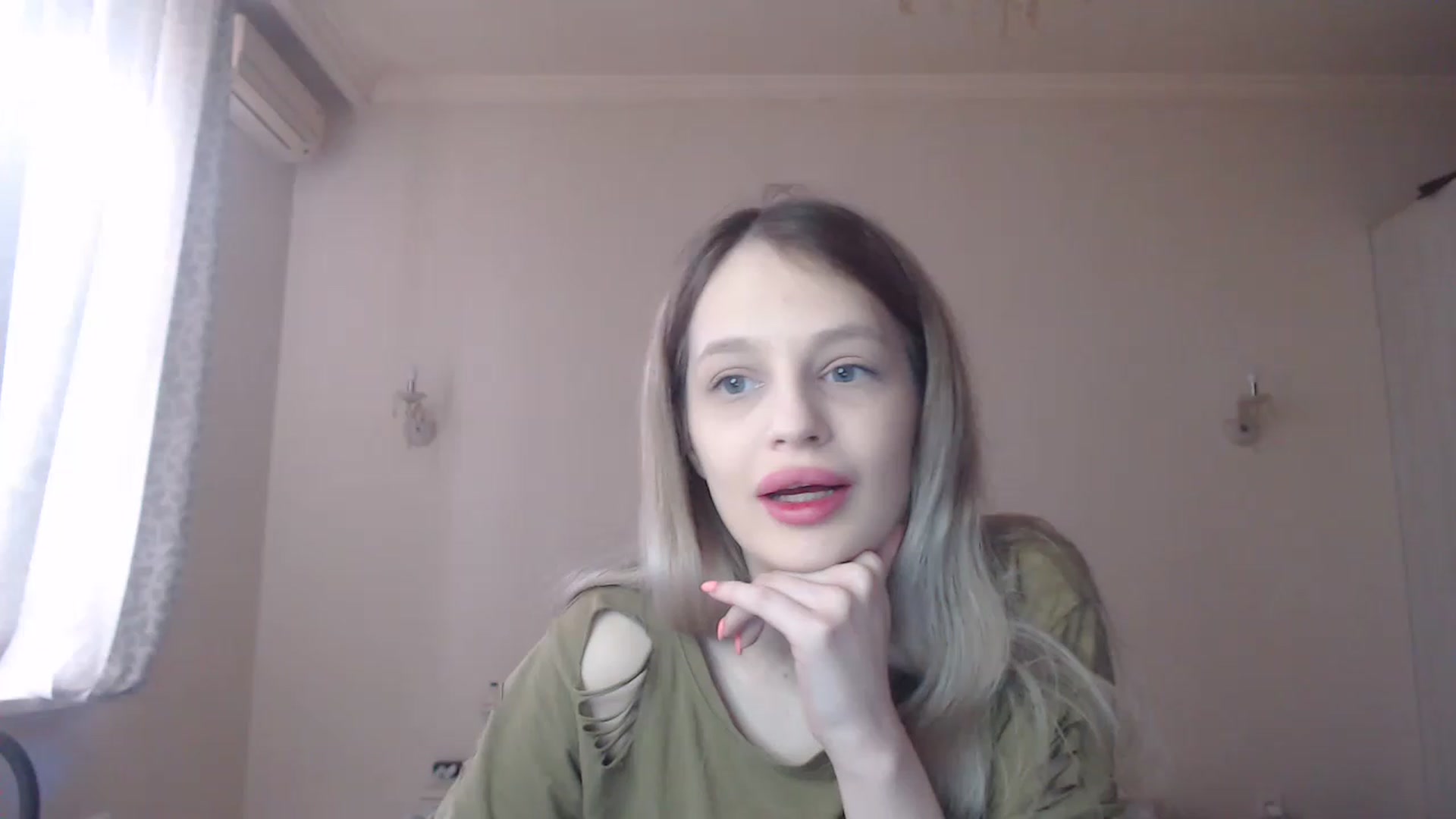Gallery image thumbnail from Lola_vi's myfreecams stream on, 03/11/2023, 11:18 image 11 of 20