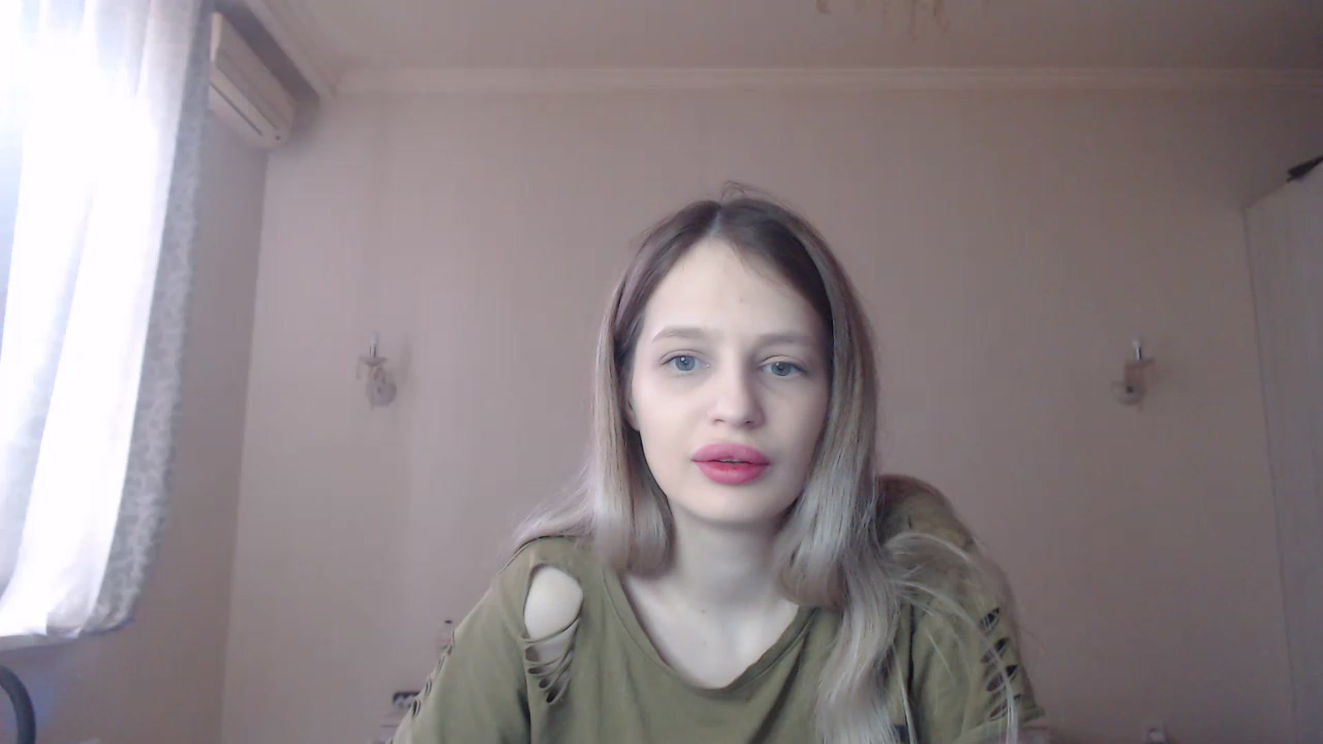 Gallery image thumbnail from Lola_vi's myfreecams stream on, 03/11/2023, 11:18 image 9 of 20