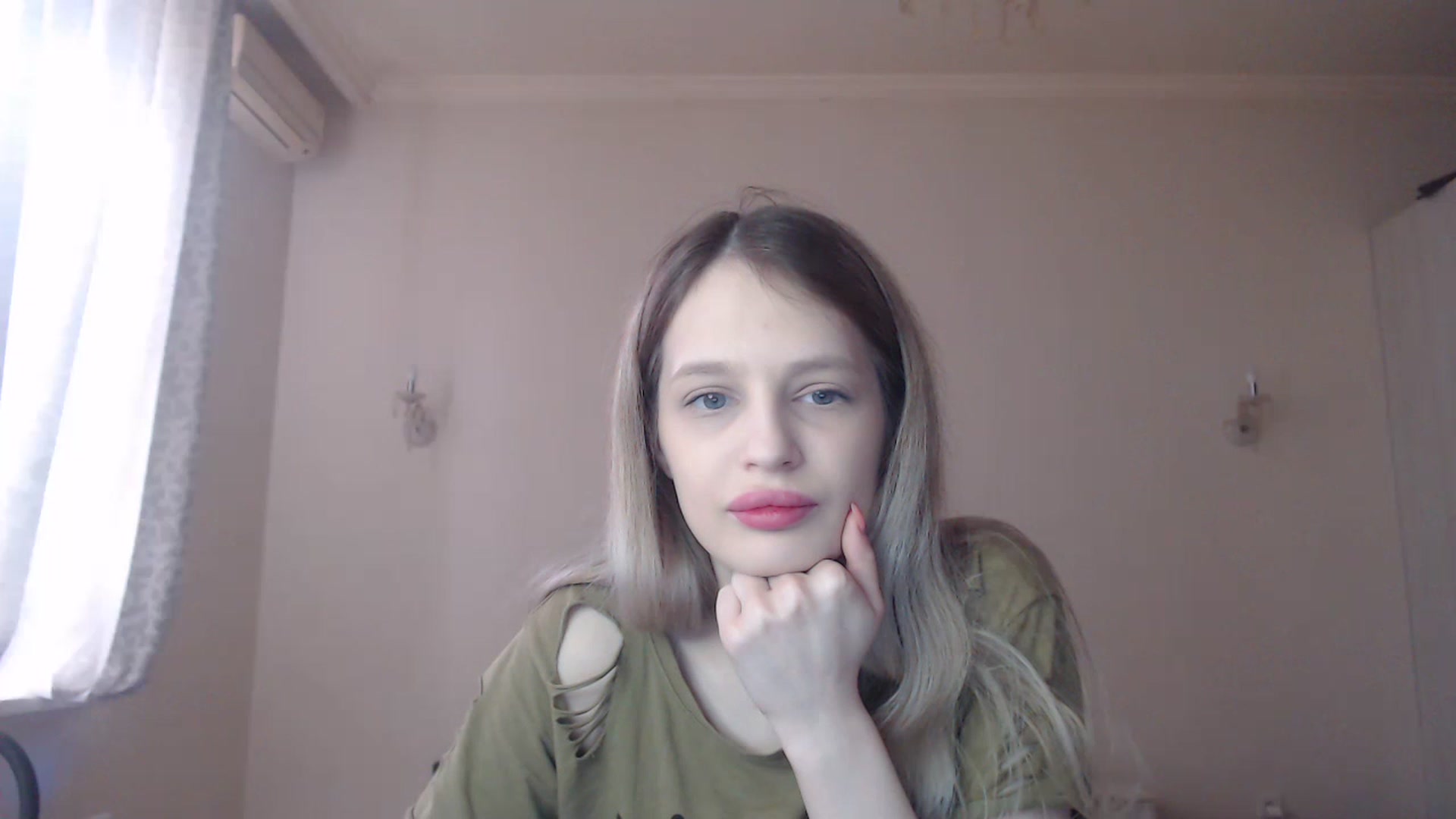 Gallery image thumbnail from Lola_vi's myfreecams stream on, 03/11/2023, 11:18 image 13 of 20