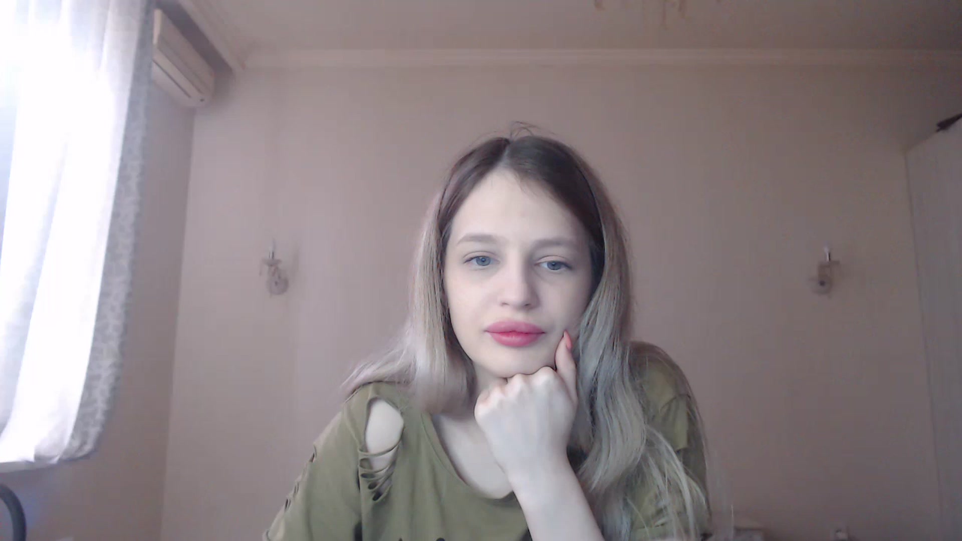 Gallery image thumbnail from Lola_vi's myfreecams stream on, 03/11/2023, 11:18 image 14 of 20