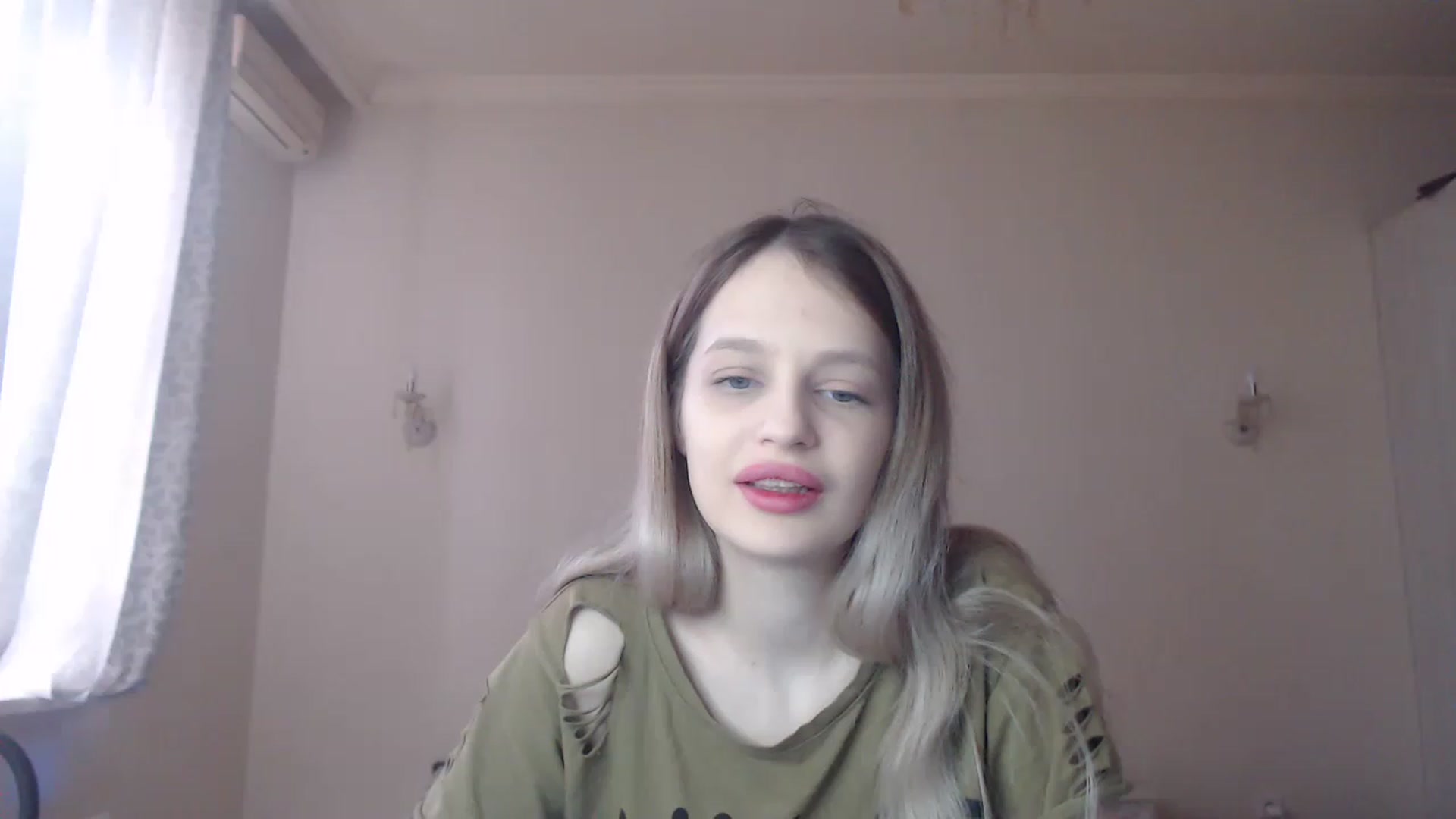 Gallery image thumbnail from Lola_vi's myfreecams stream on, 03/11/2023, 11:18 image 6 of 20