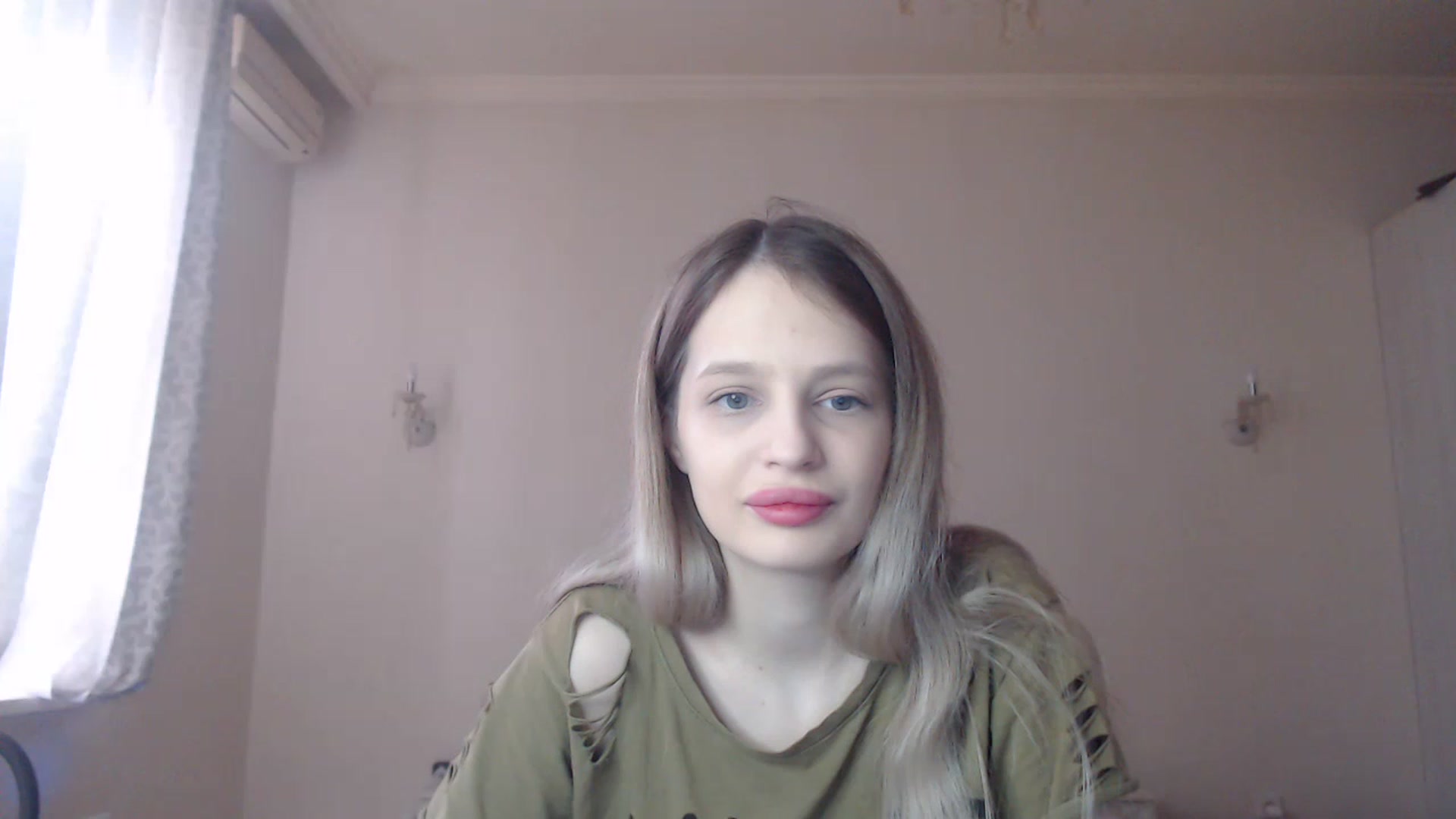 Gallery image thumbnail from Lola_vi's myfreecams stream on, 03/11/2023, 11:18 image 7 of 20