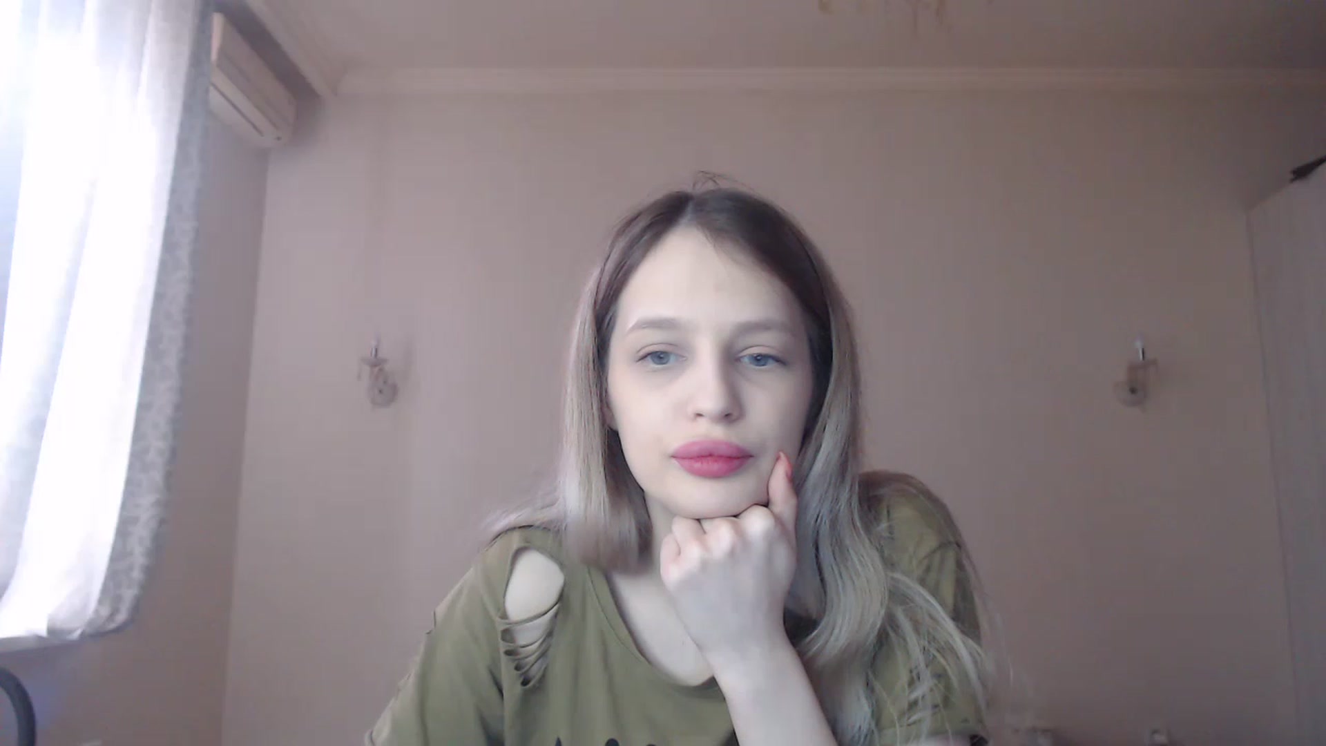 Gallery image thumbnail from Lola_vi's myfreecams stream on, 03/11/2023, 11:18 image 12 of 20
