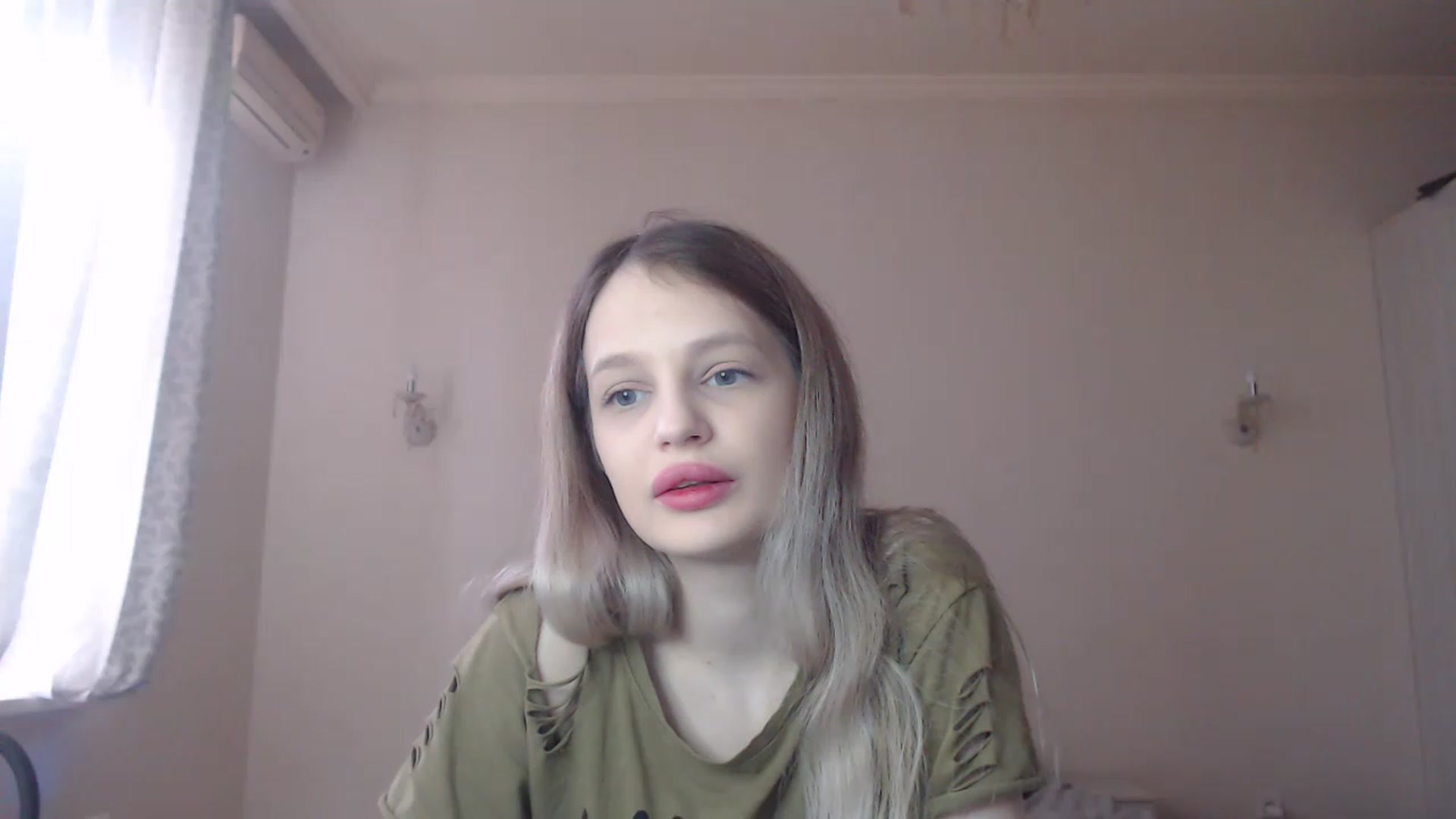 Gallery image thumbnail from Lola_vi's myfreecams stream on, 03/11/2023, 11:18 image 19 of 20