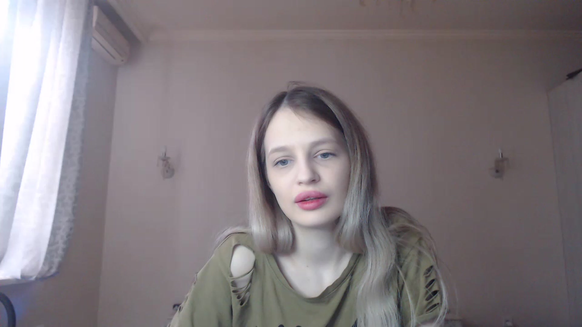 Gallery image thumbnail from Lola_vi's myfreecams stream on, 03/11/2023, 11:18 image 1 of 20