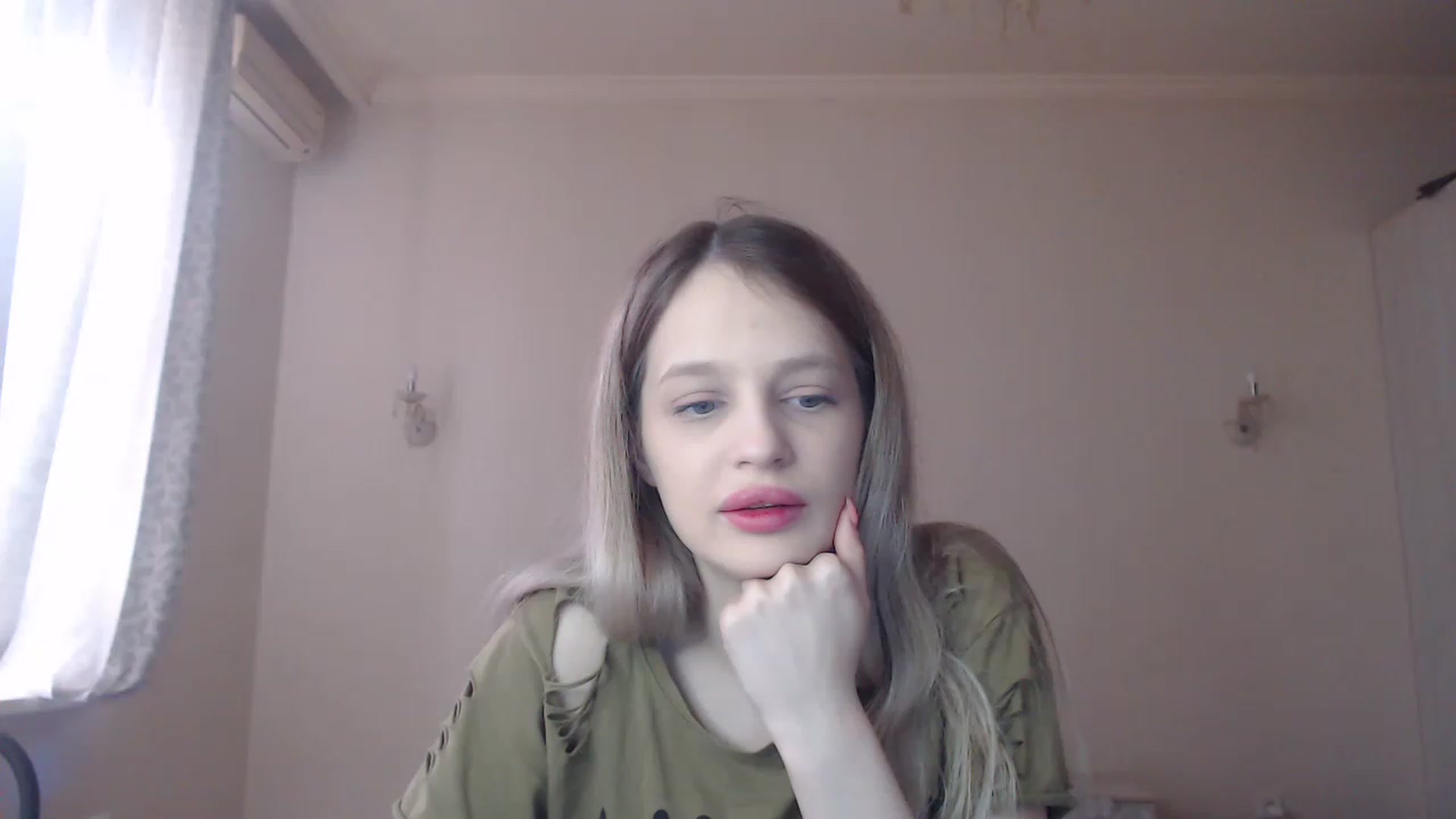 Gallery image thumbnail from Lola_vi's myfreecams stream on, 03/11/2023, 11:18 image 17 of 20