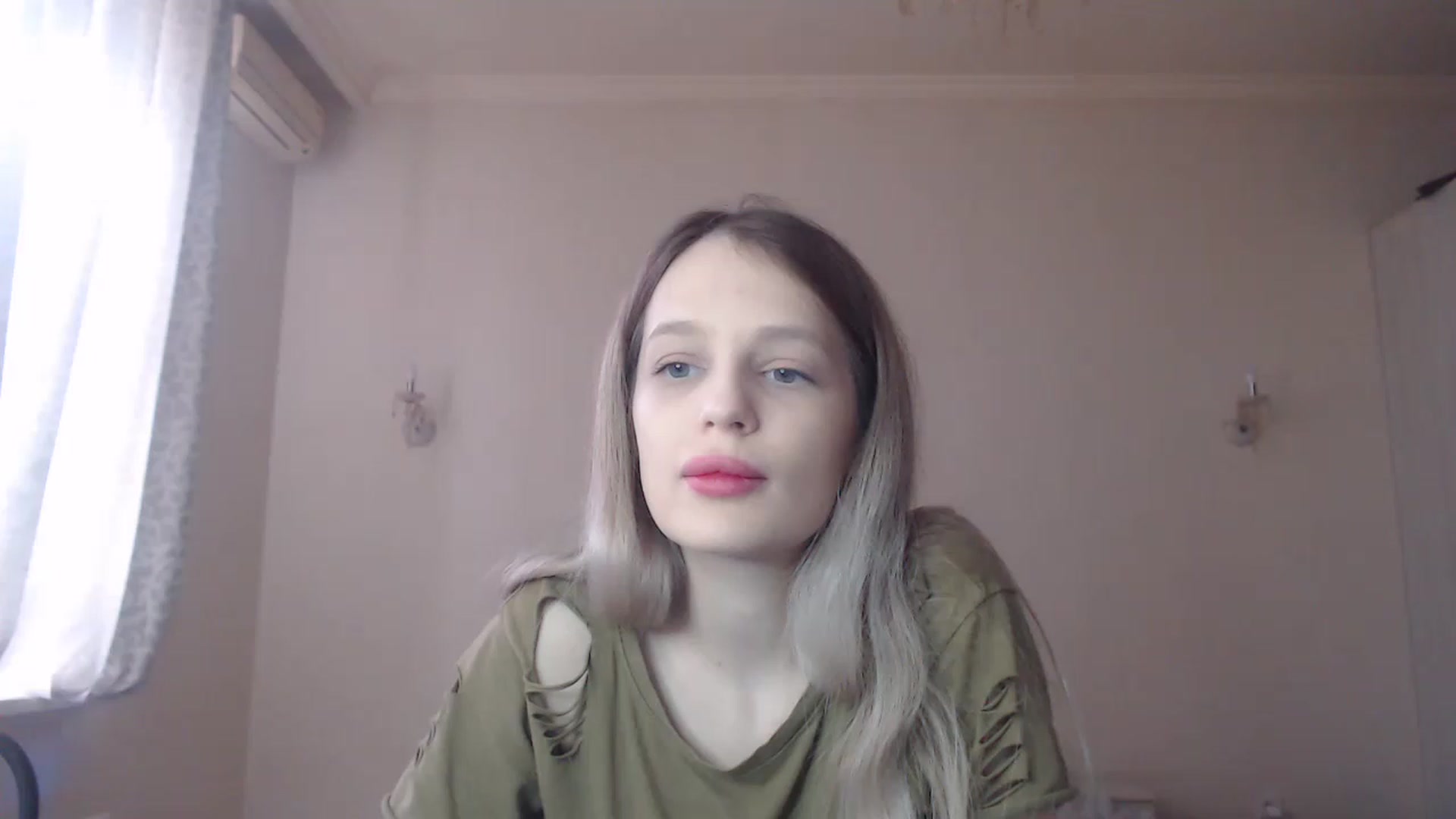 Gallery image thumbnail from Lola_vi's myfreecams stream on, 03/11/2023, 11:18 image 18 of 20