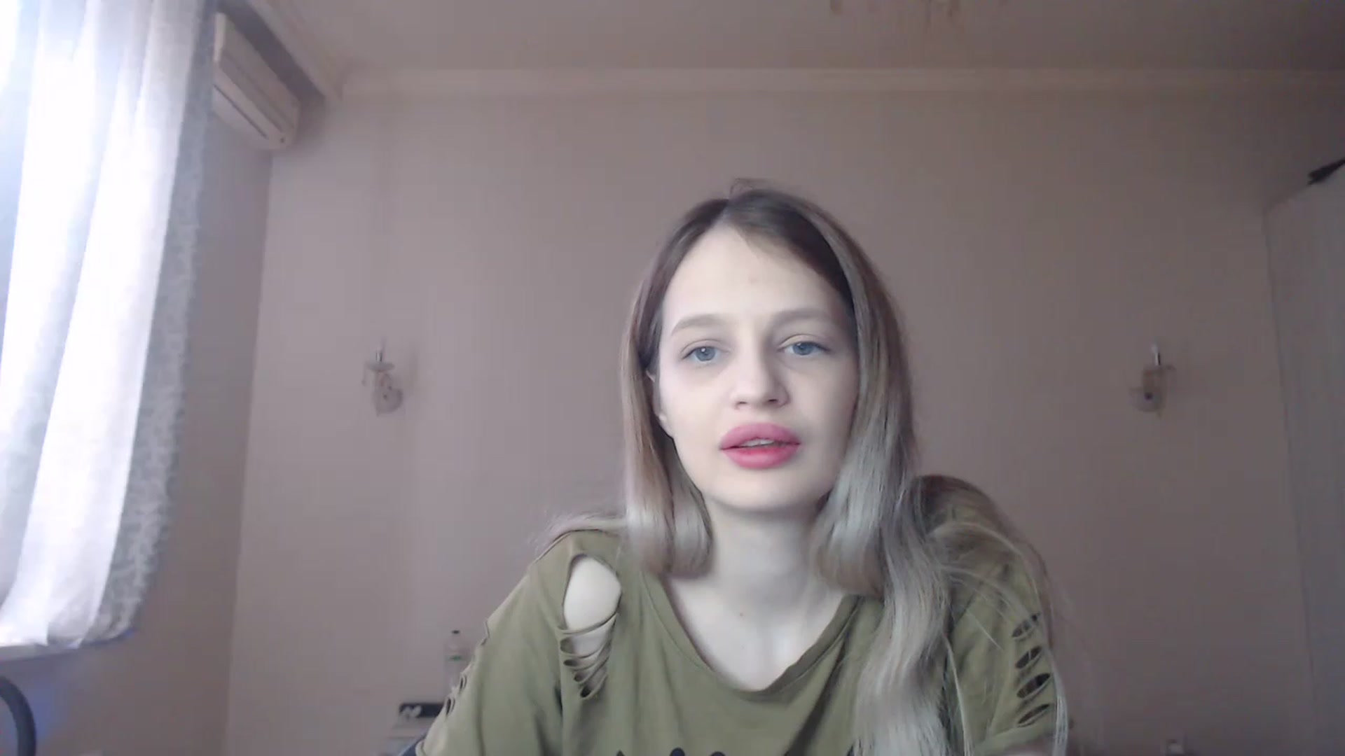 Gallery image thumbnail from Lola_vi's myfreecams stream on, 03/11/2023, 11:18 image 3 of 20