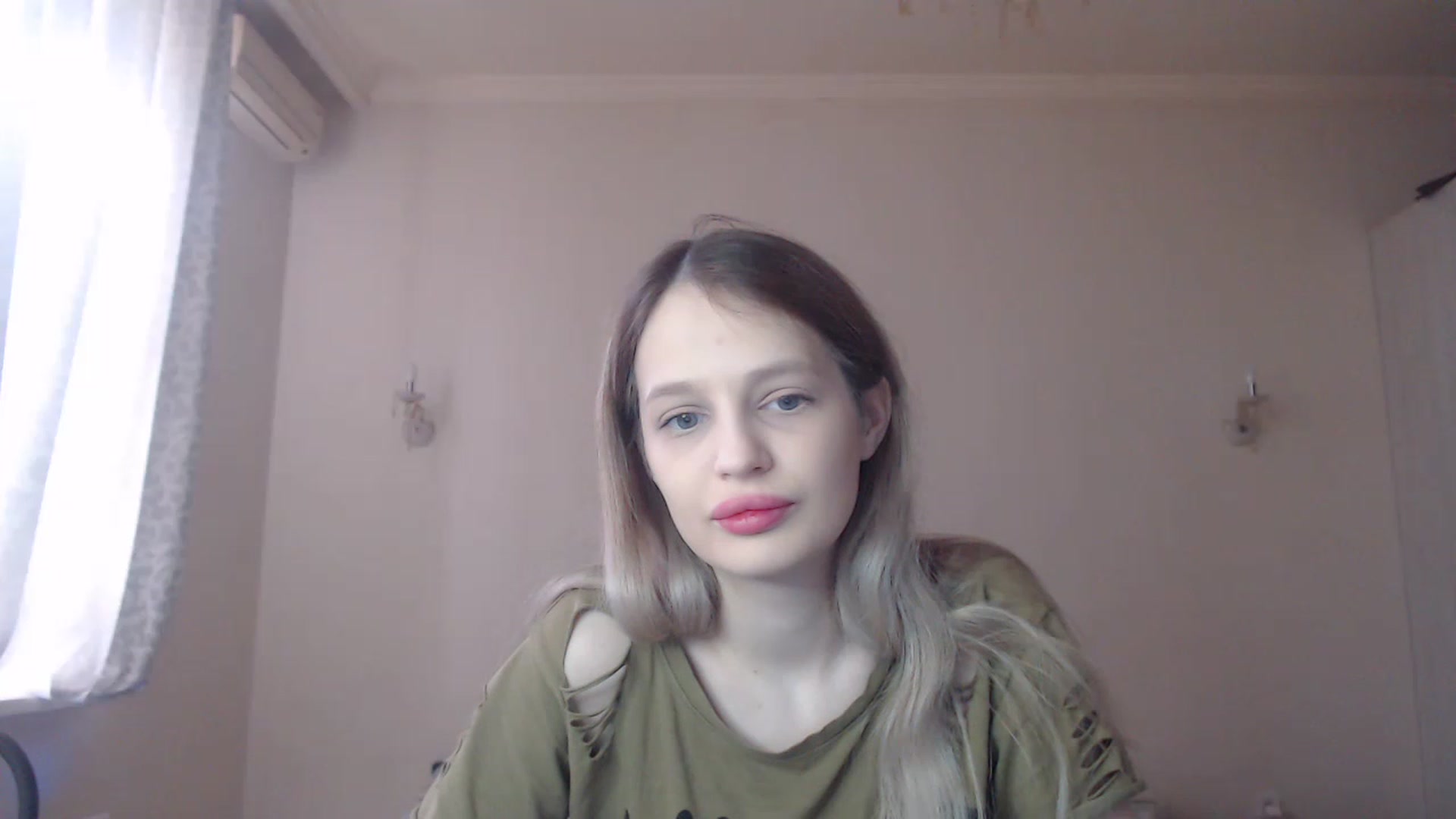 Gallery image thumbnail from Lola_vi's myfreecams stream on, 03/11/2023, 11:18 image 10 of 20