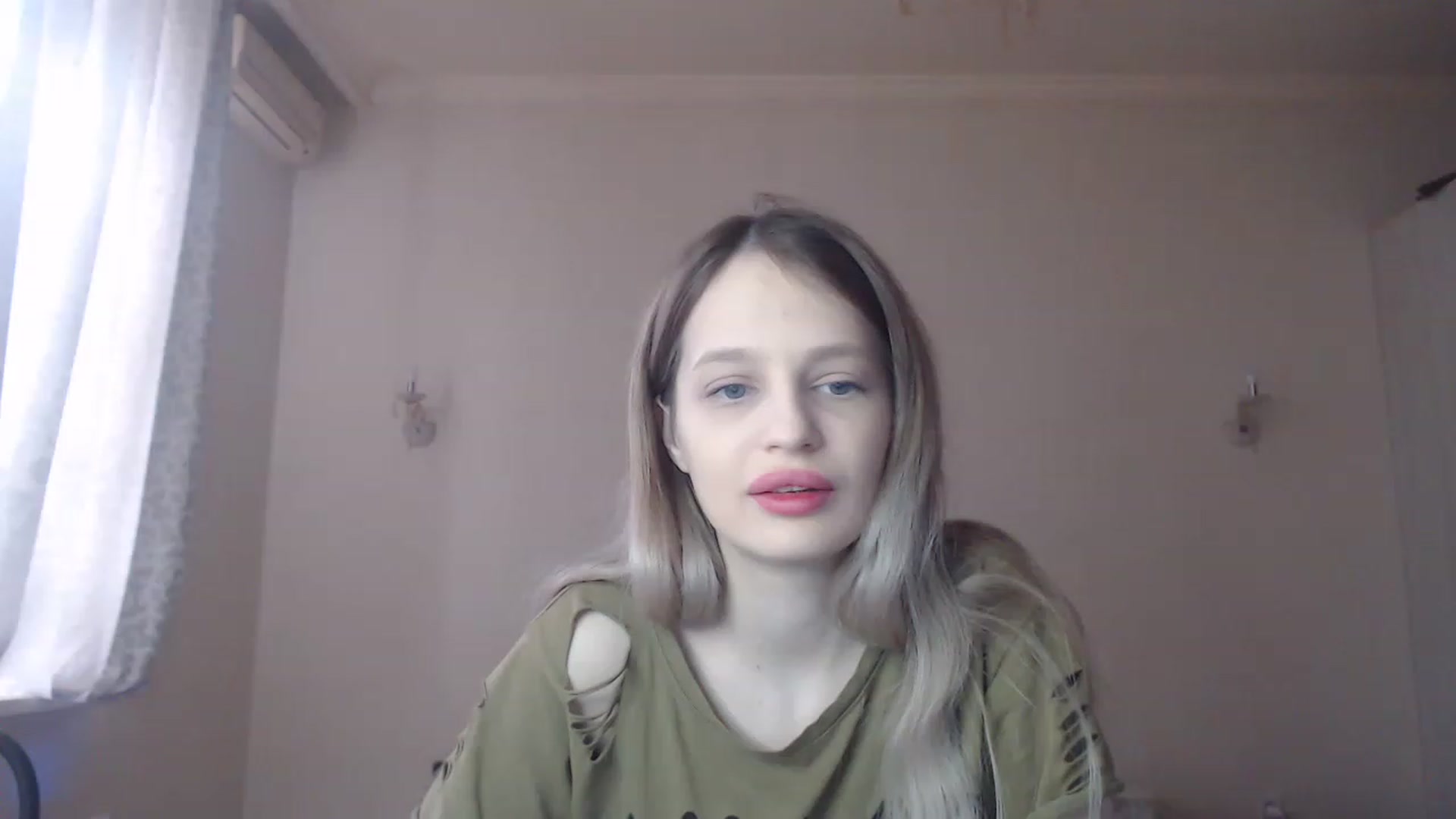 Gallery image thumbnail from Lola_vi's myfreecams stream on, 03/11/2023, 11:18 image 2 of 20