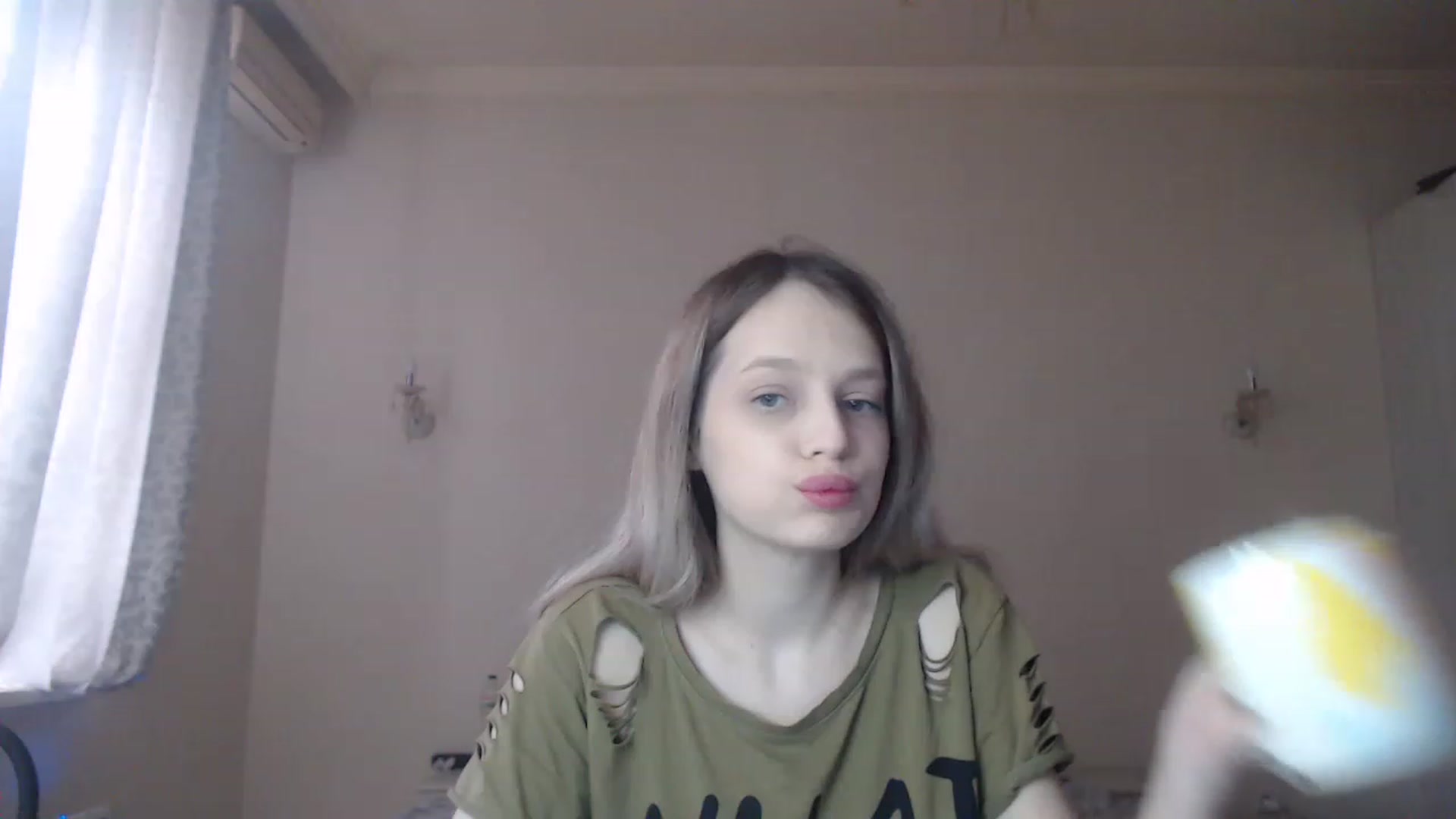 Gallery image thumbnail from Lola_vi's myfreecams stream on, 03/11/2023, 12:05 image 14 of 20