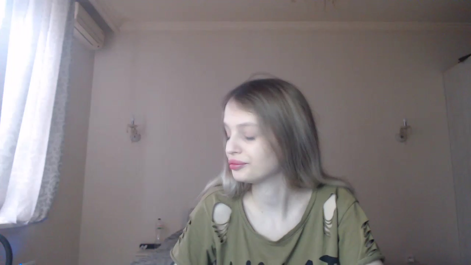 Gallery image thumbnail from Lola_vi's myfreecams stream on, 03/11/2023, 12:05 image 15 of 20