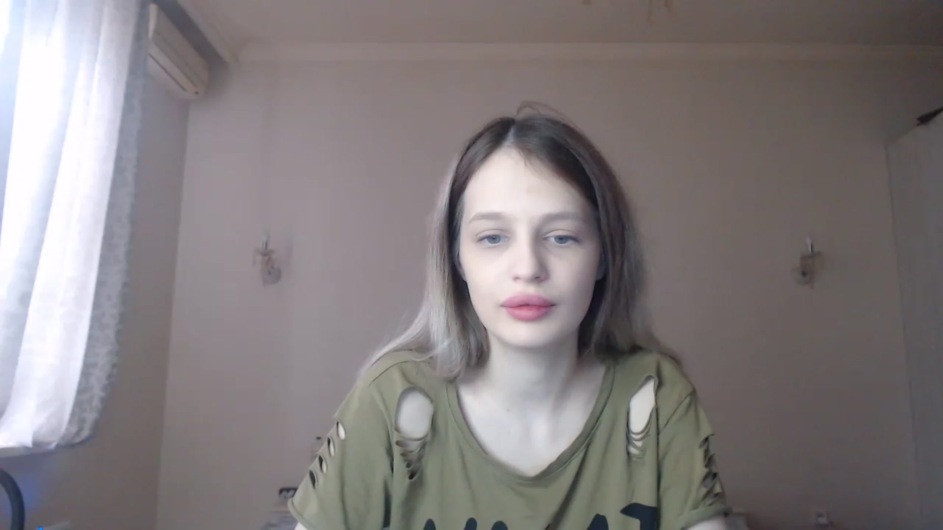 Gallery image thumbnail from Lola_vi's myfreecams stream on, 03/11/2023, 12:05 image 13 of 20