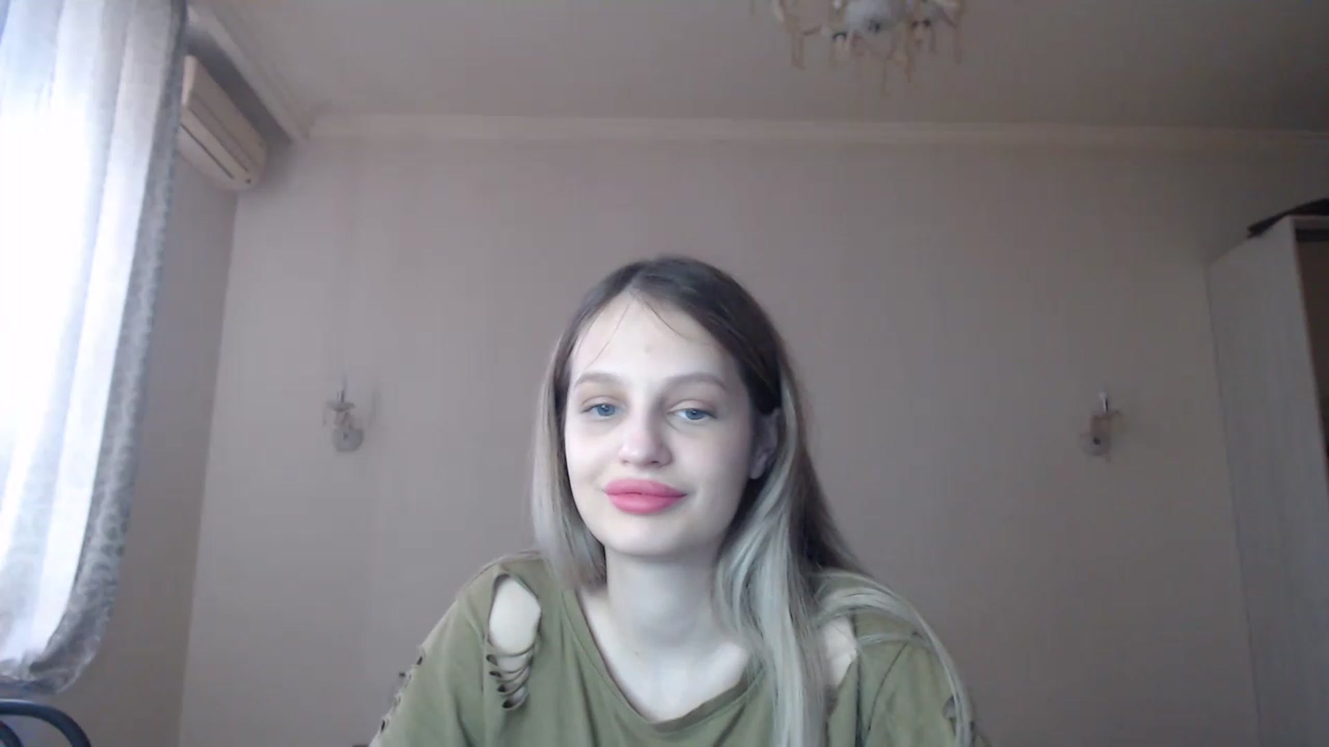 Gallery image thumbnail from Lola_vi's myfreecams stream on, 03/17/2023, 13:01 image 12 of 20