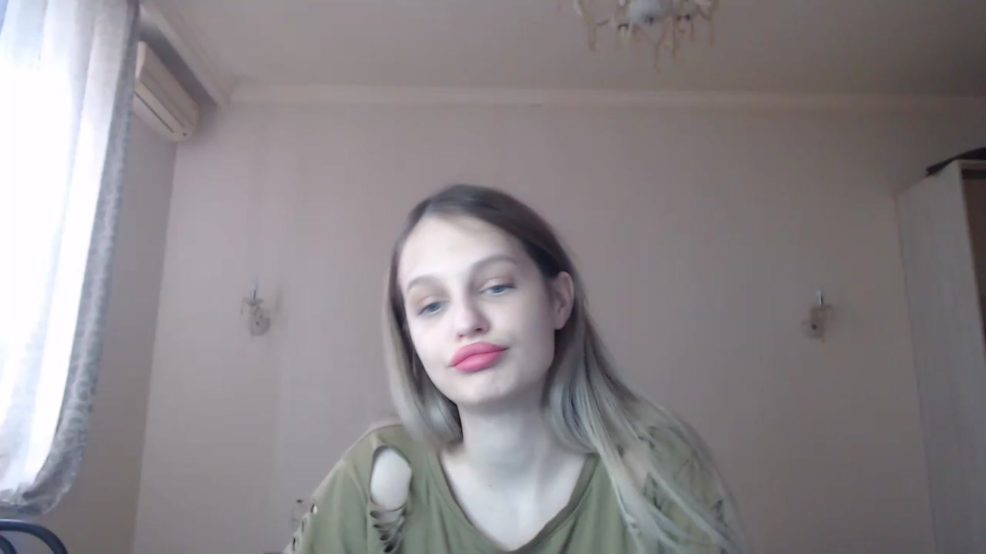 Gallery image thumbnail from Lola_vi's myfreecams stream on, 03/17/2023, 13:01 image 11 of 20