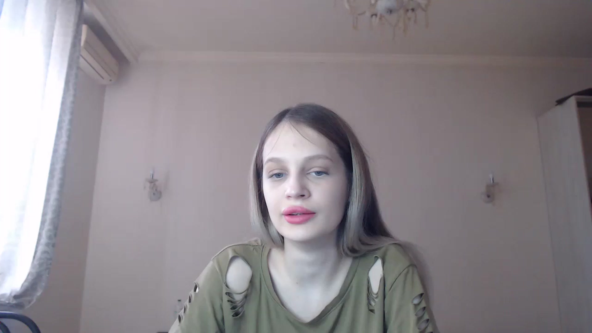 Gallery image thumbnail from Lola_vi's myfreecams stream on, 03/17/2023, 13:01 image 6 of 20
