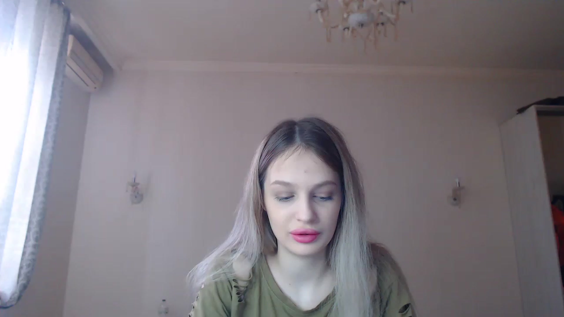 Gallery image thumbnail from Lola_vi's myfreecams stream on, 03/18/2023, 12:44 image 10 of 20