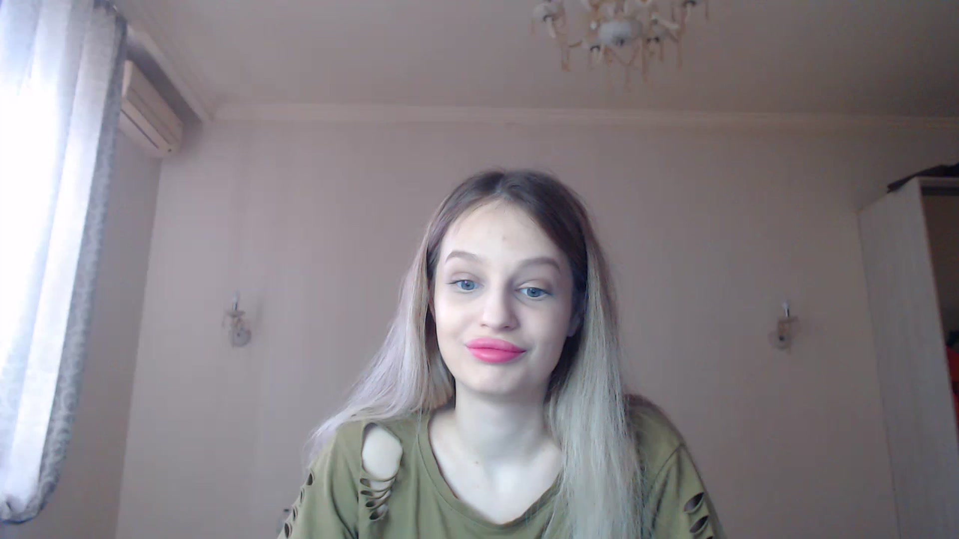 Gallery image thumbnail from Lola_vi's myfreecams stream on, 03/18/2023, 12:44 image 8 of 20
