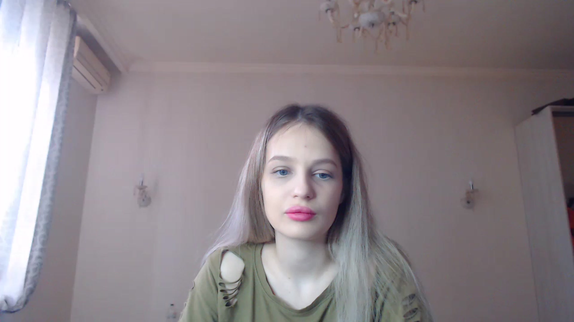 Gallery image thumbnail from Lola_vi's myfreecams stream on, 03/18/2023, 12:44 image 5 of 20