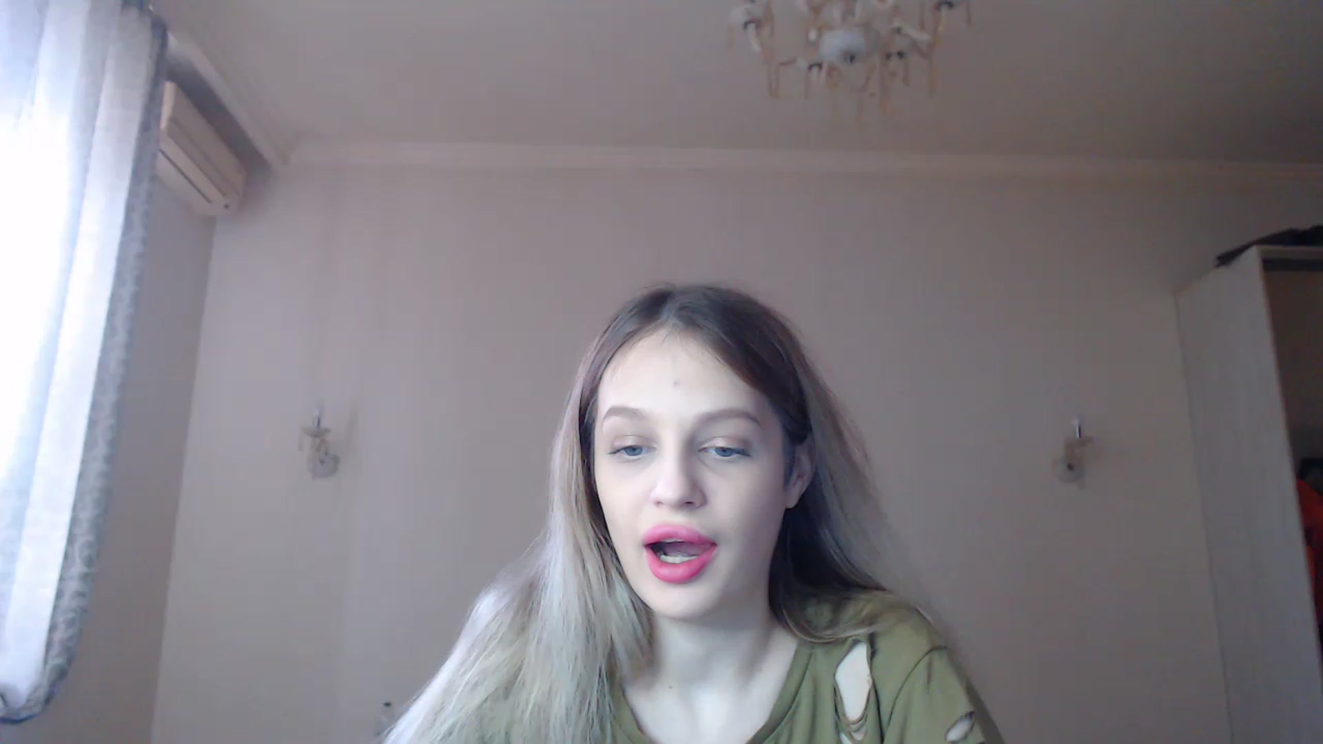 Gallery image thumbnail from Lola_vi's myfreecams stream on, 03/18/2023, 12:44 image 17 of 20